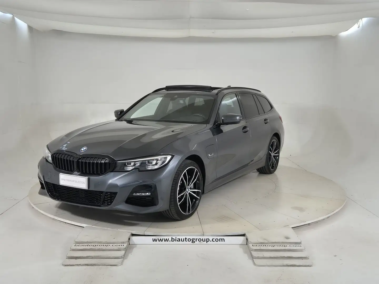 BMW 330 G21 2019 Touring Benzi 330e Touring xdrive Msport Grigio - 1