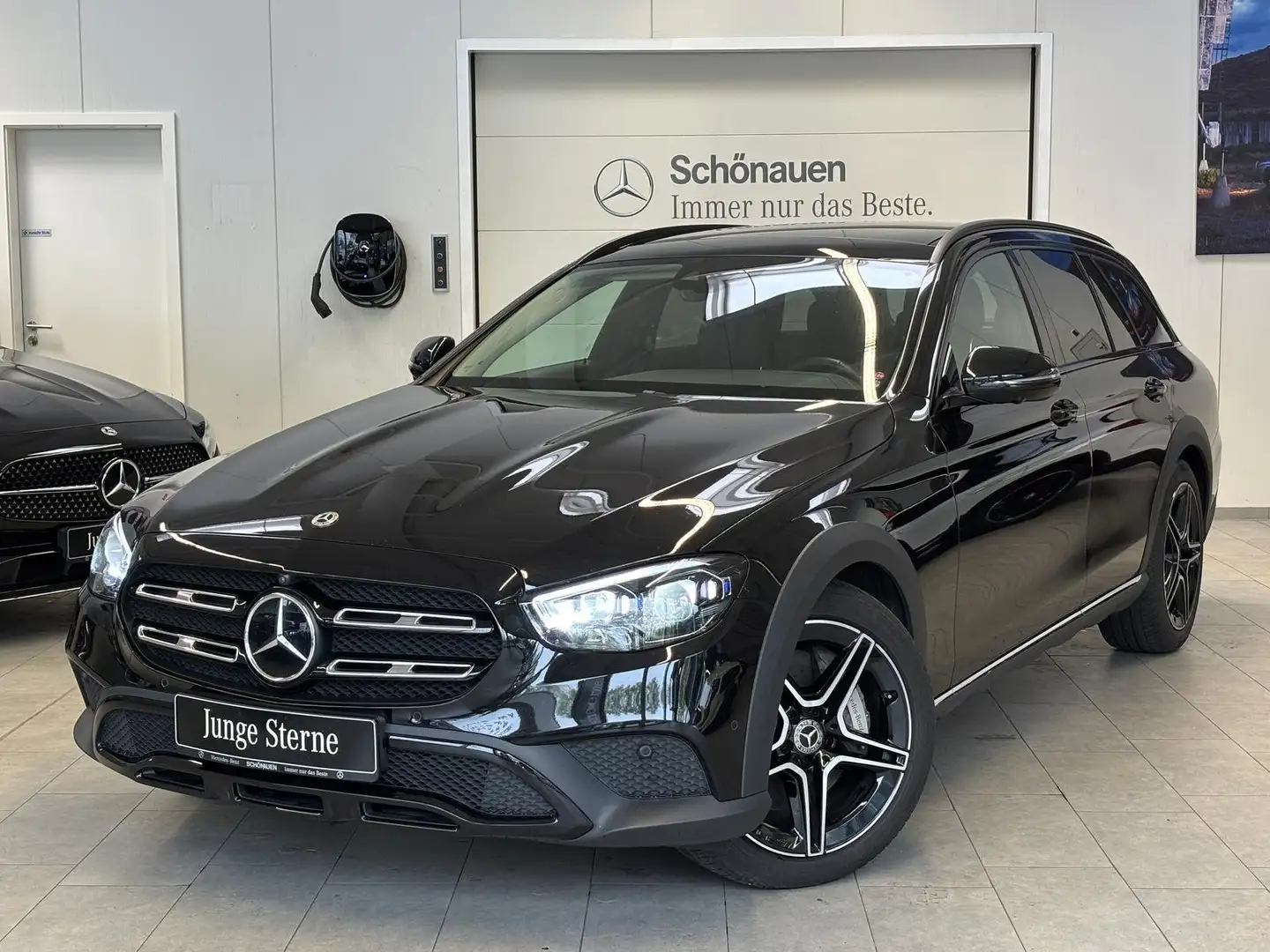 Mercedes-Benz E 400 d 4M T All-Terrain NAPPA+PANO+BURM+AHK+360 Černá - 1