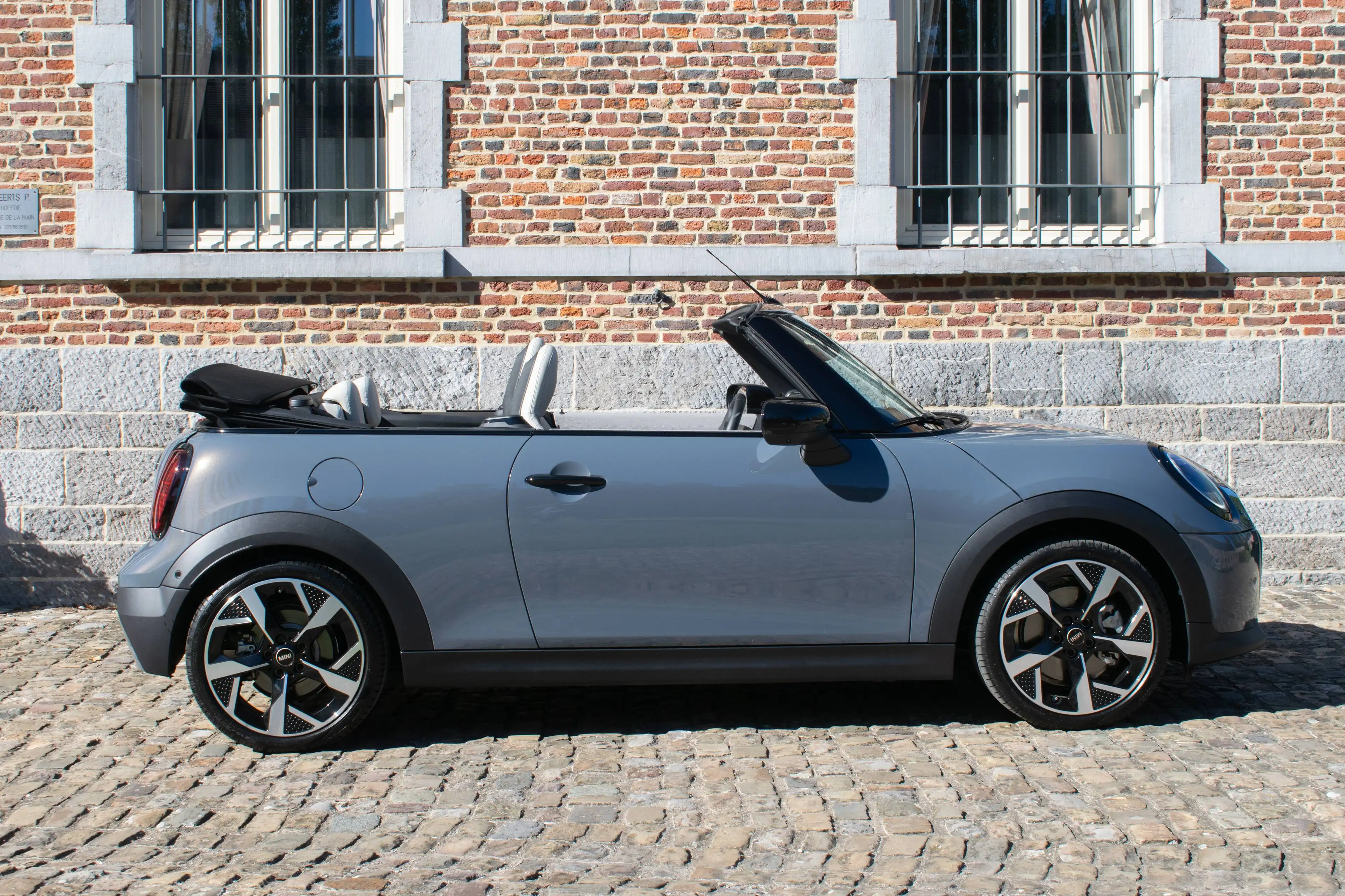 MINI Cooper C Cabrio Trim Favoured, Pack M, Jantes 18", Sièges JCW, Garantie 24 mois — photo 7