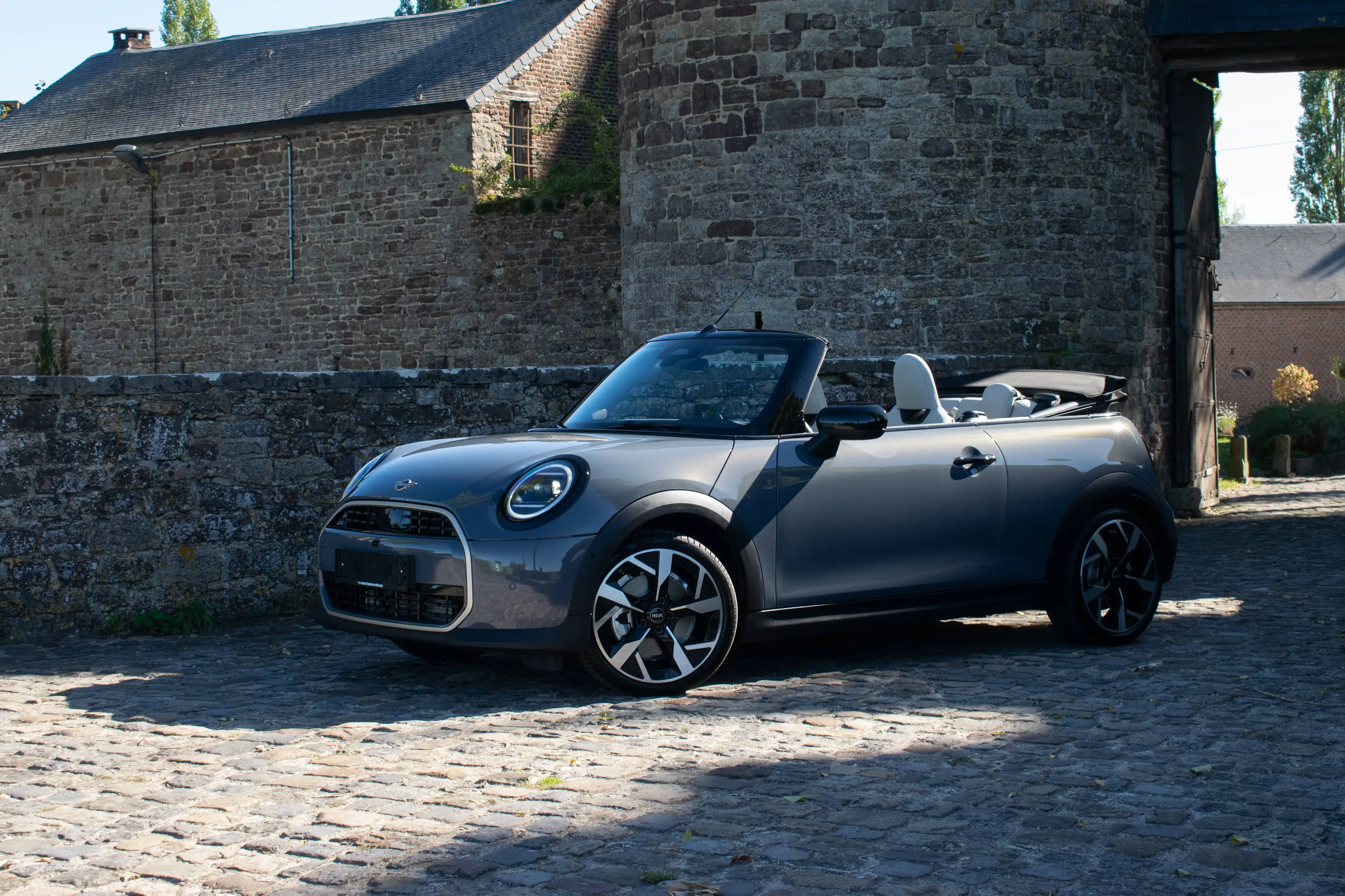 MINI Cooper C Cabrio Trim Favoured, Pack M, Jantes 18", Sièges JCW, Garantie 24 mois — photo 3