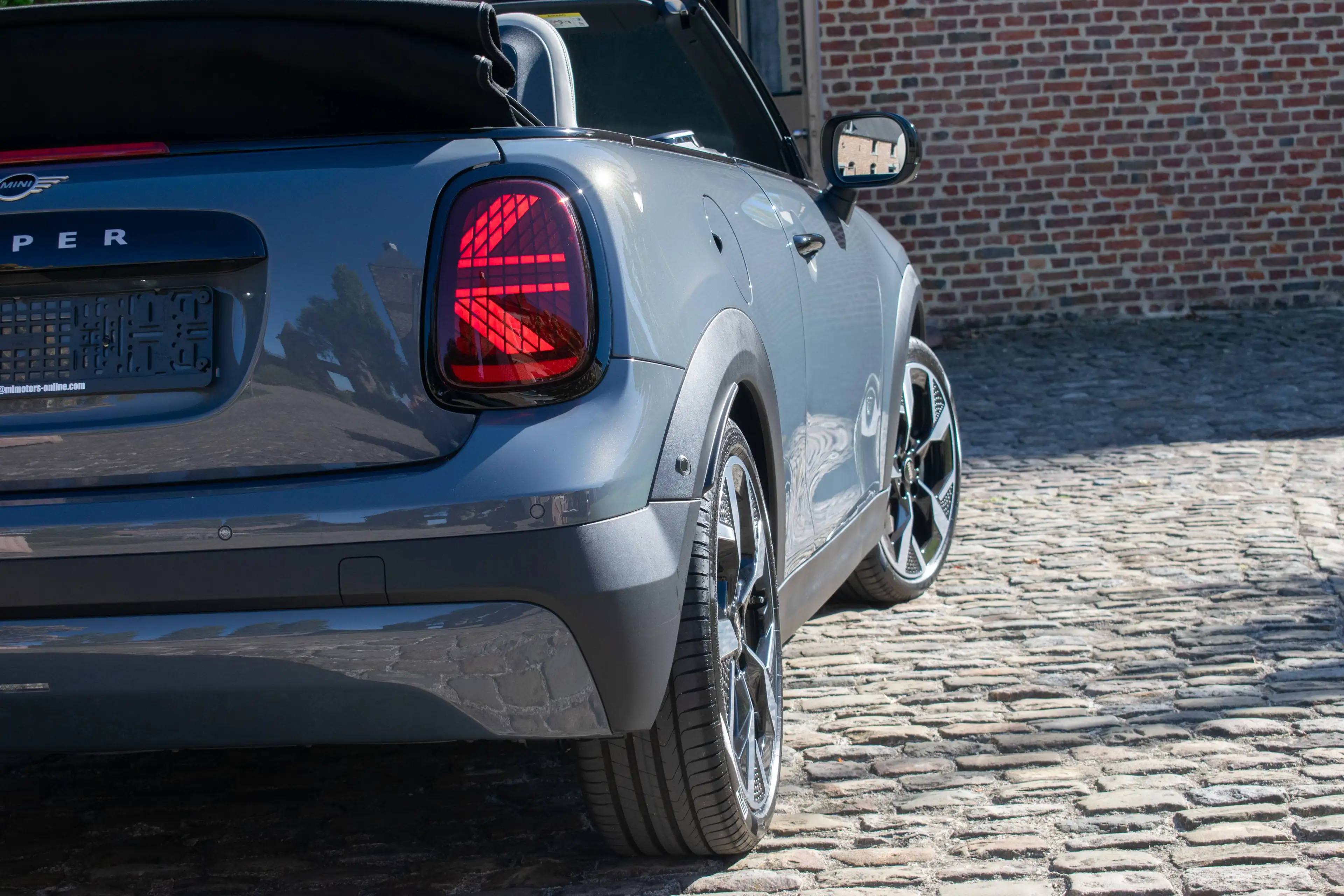 MINI Cooper C Cabrio Trim Favoured, Pack M, Jantes 18", Sièges JCW, Garantie 24 mois — photo 6