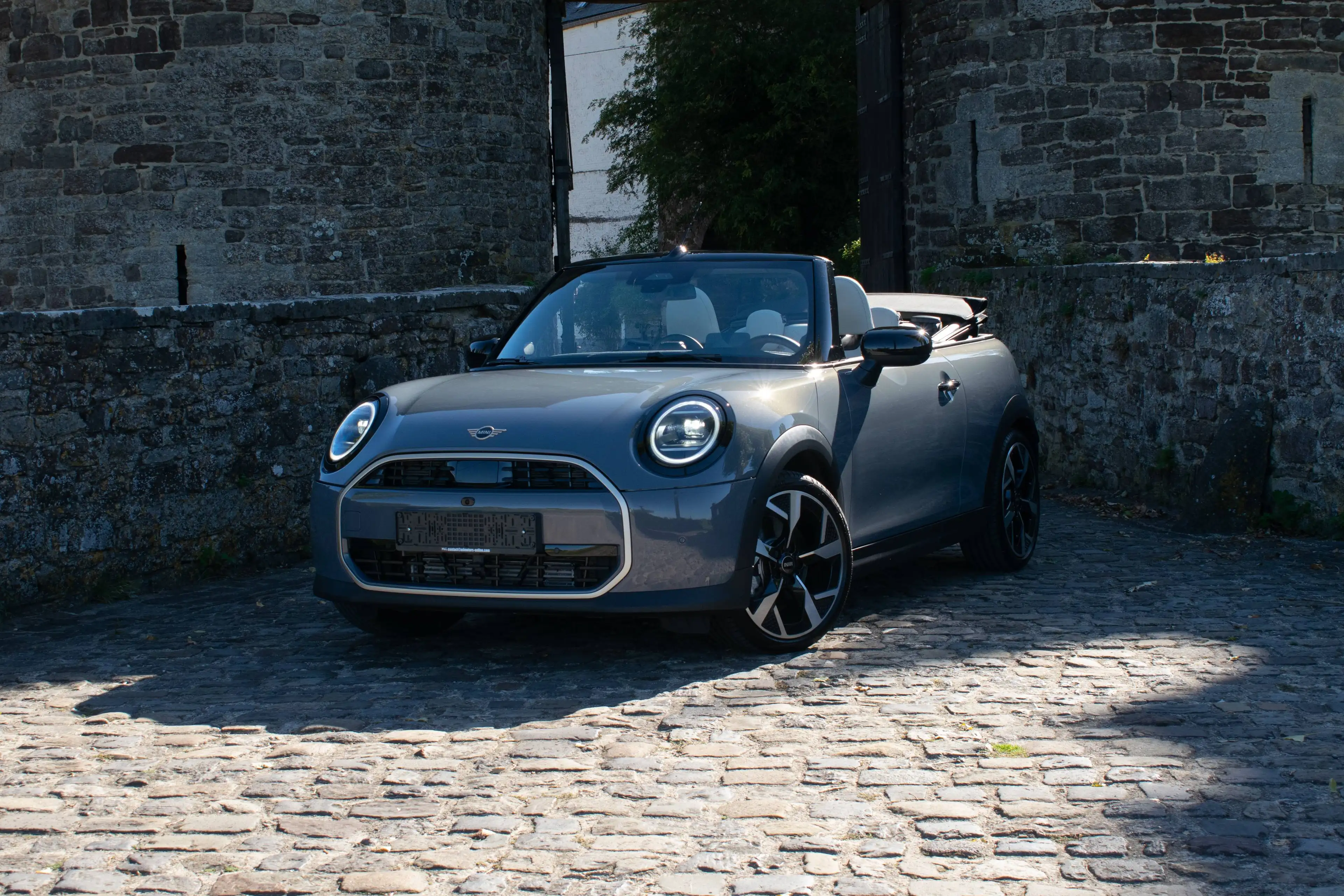 MINI Cooper C Cabrio Trim Favoured, Pack M, Jantes 18", Sièges JCW, Garantie 24 mois — photo 2