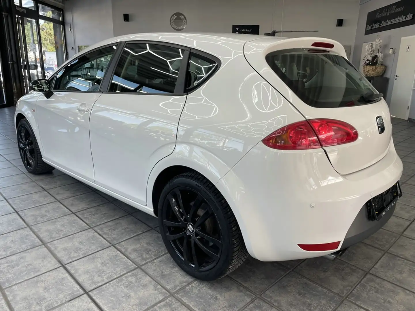 SEAT Leon 2.0 T FSI FR, DSG, Navi, Bi-Xenon, AHK Weiß - 2