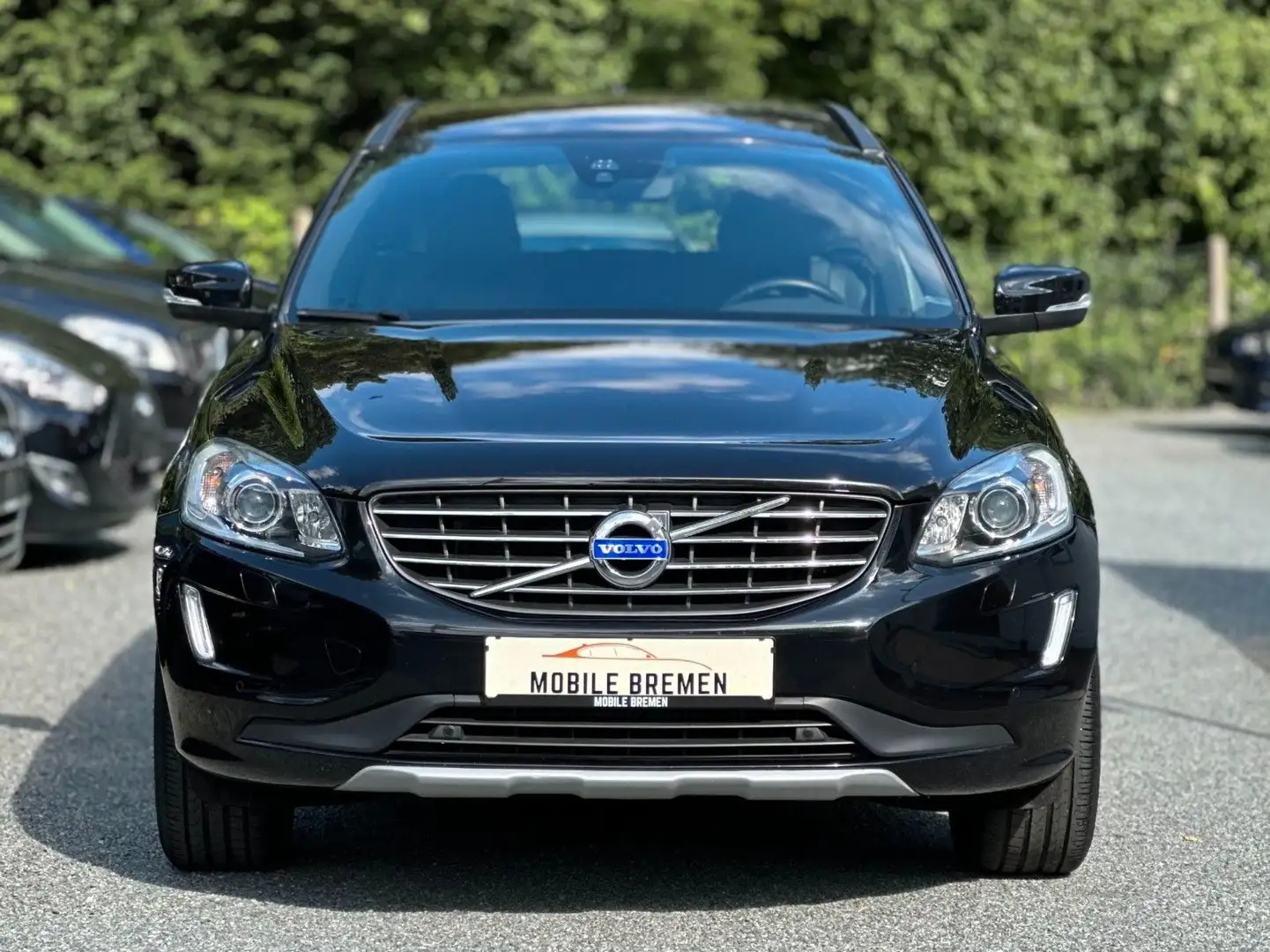 Volvo XC60 D3 Momentum 2WD AHK*NAVI*BI-XENON*PDC Schwarz - 2