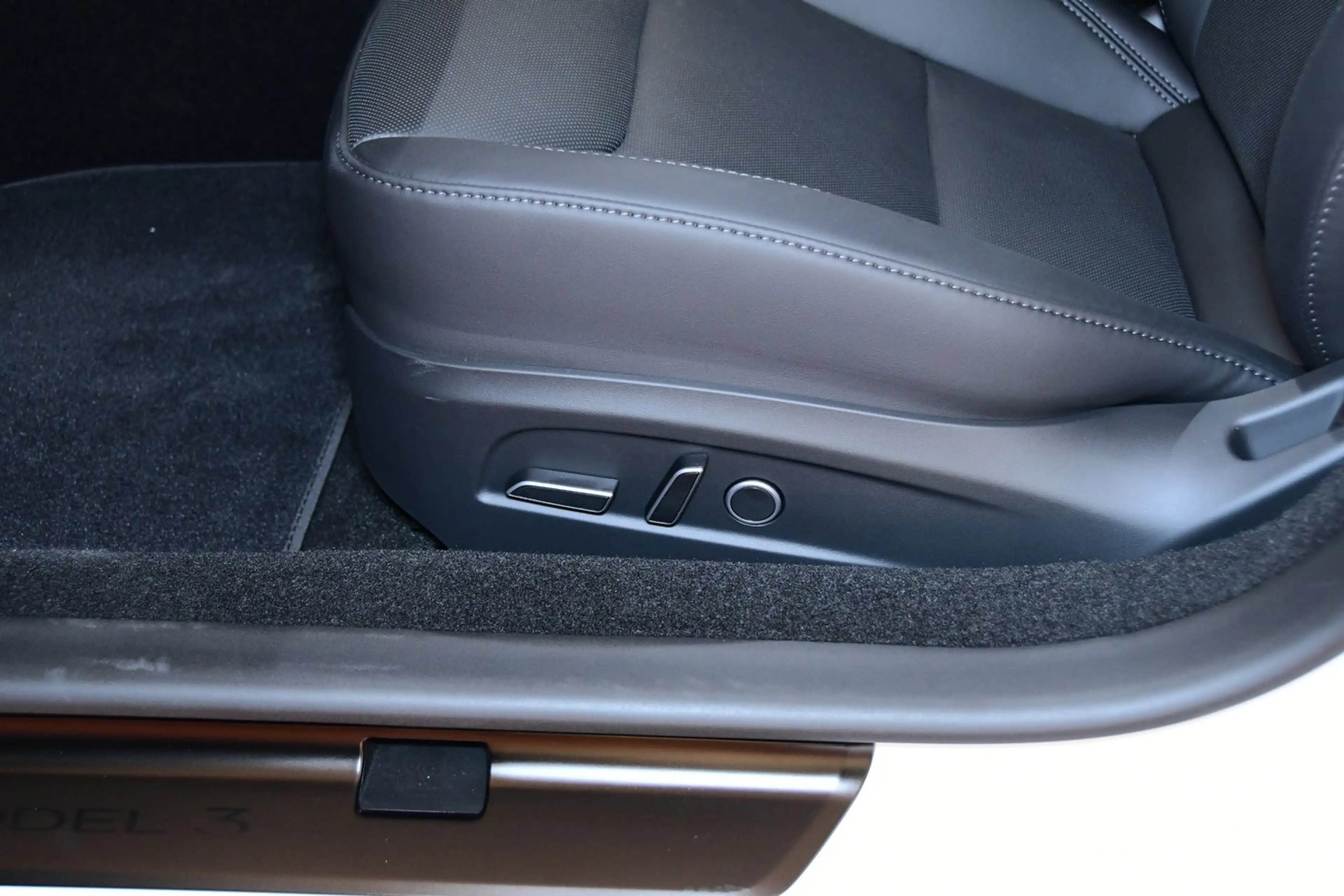 Tesla Model 3 Long Range AWD 75kWh — photo 9