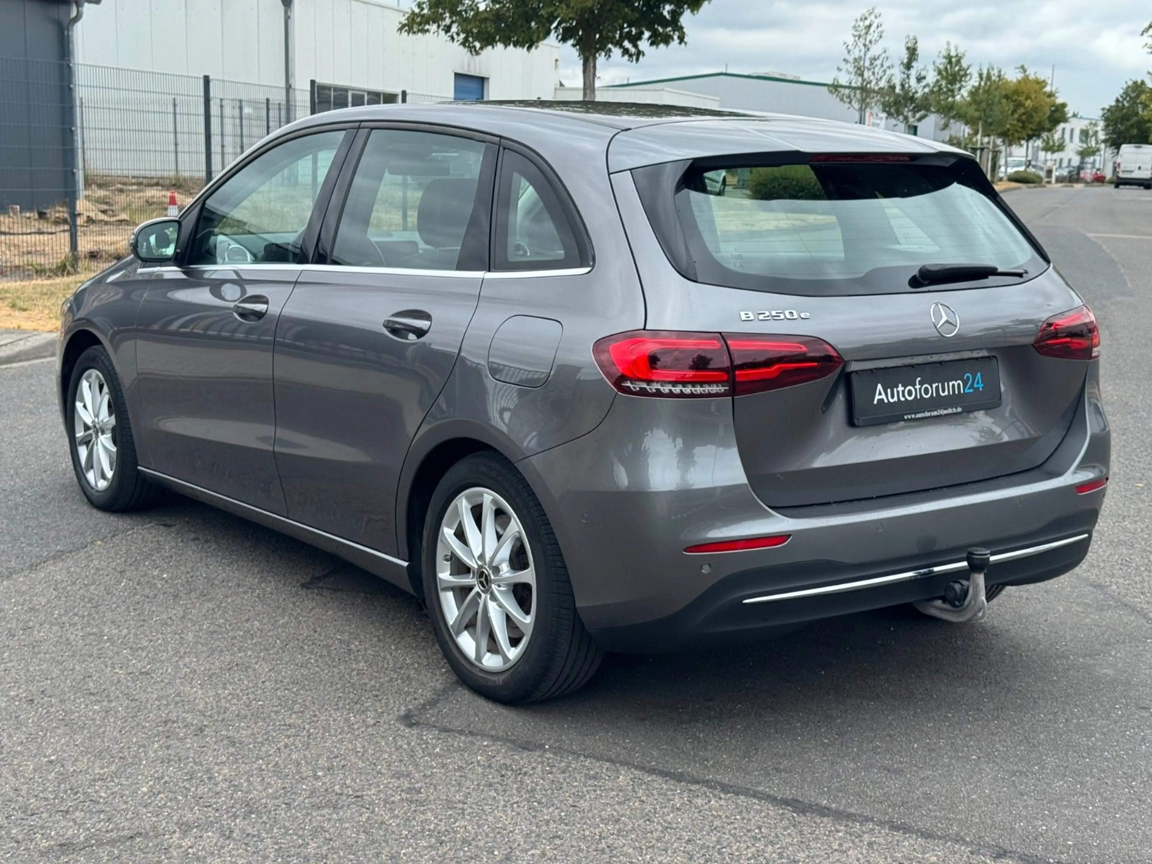 Mercedes-Benz B 250 e *Autom.*Navi*CarPlay*Kamera*SHZ*1-Hand* — photo 3