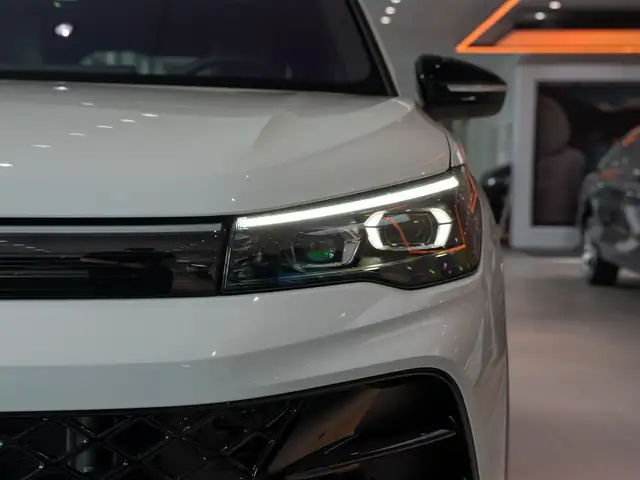Volkswagen Tiguan view 10