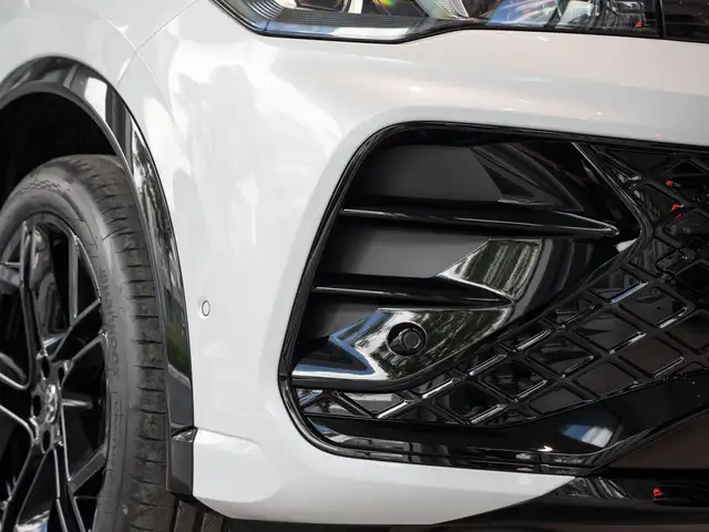 Volkswagen Tiguan view 12