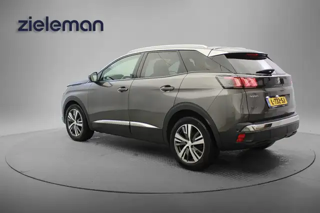 Peugeot 3008 view 3