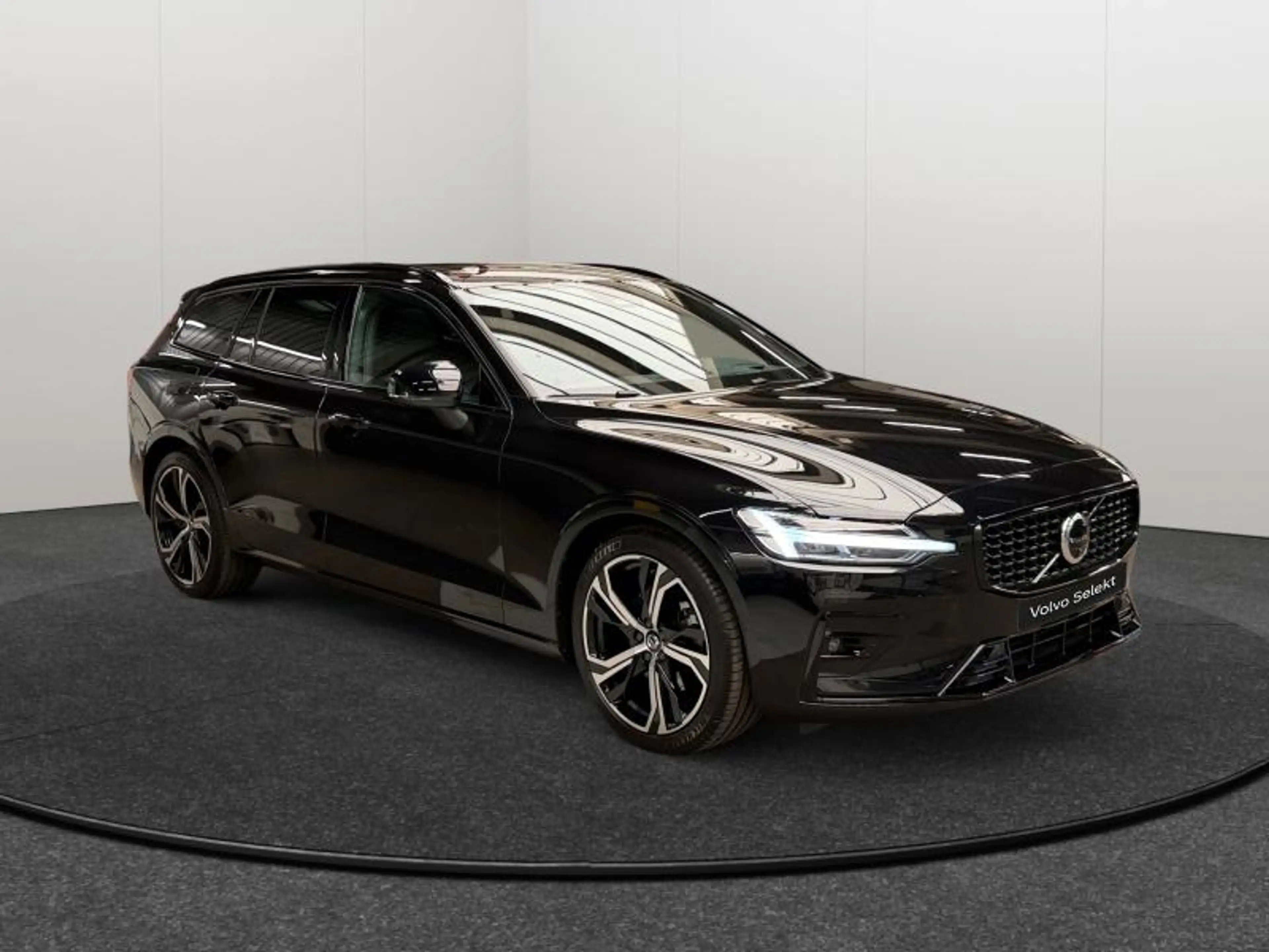Volvo V60 B4 Ultra Dark / Essence — photo 8