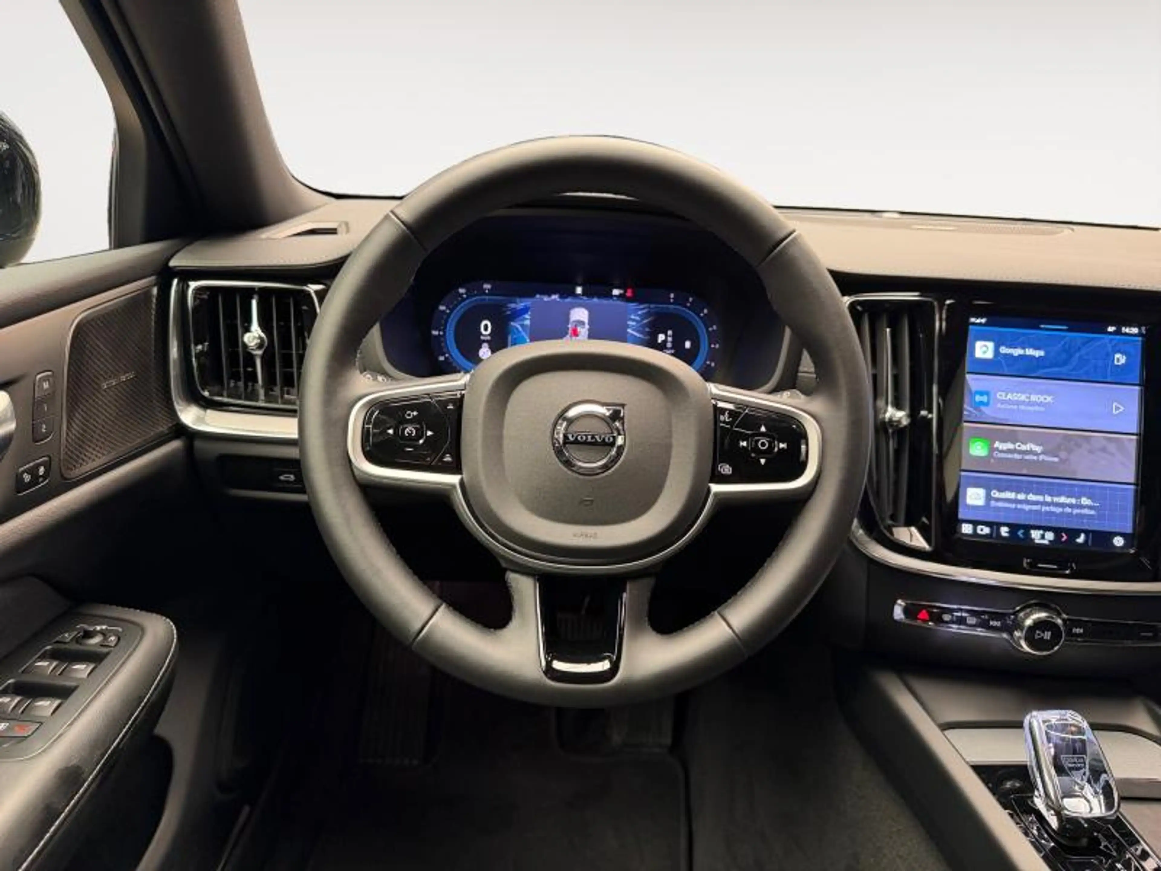 Volvo V60 B4 Ultra Dark / Essence — photo 12