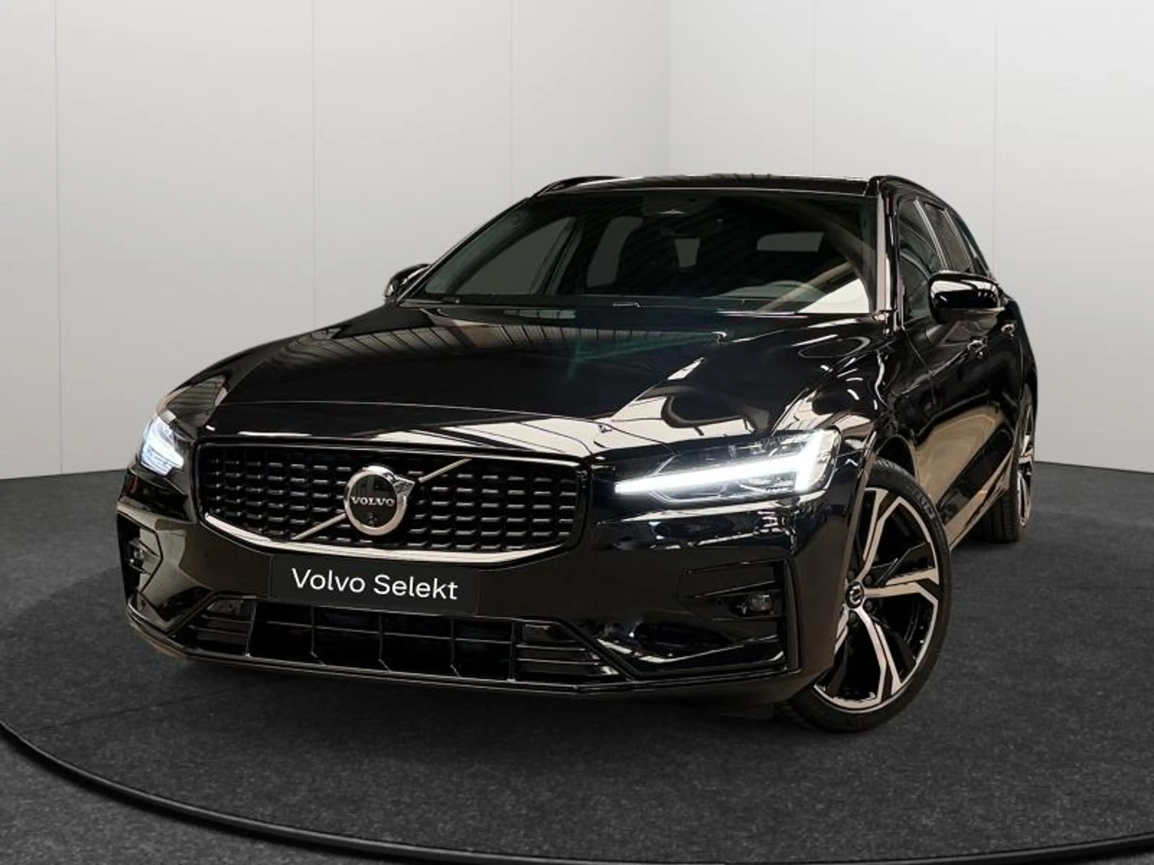 Volvo V60 B4 Ultra Dark / Essence