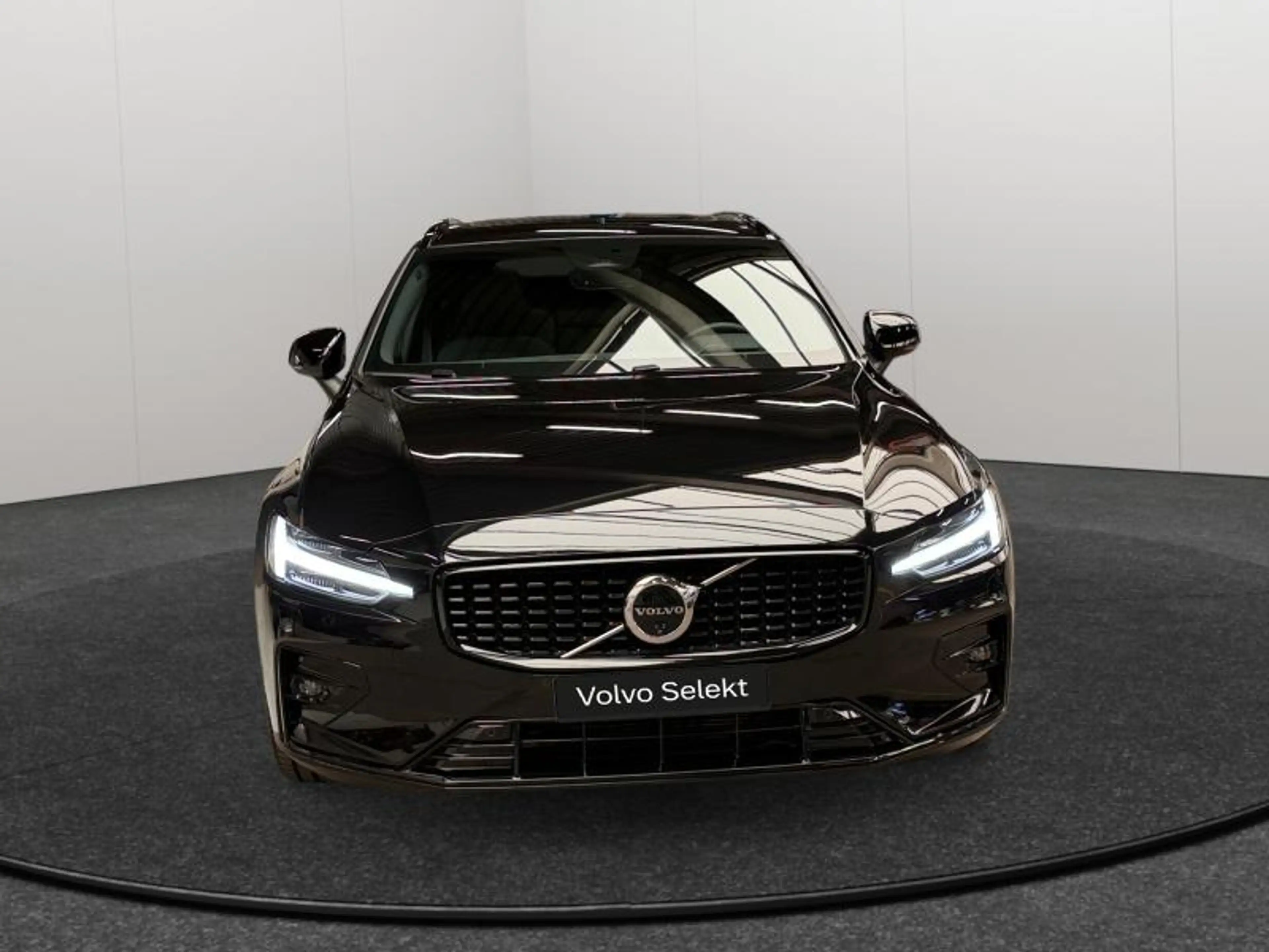 Volvo V60 B4 Ultra Dark / Essence — photo 9