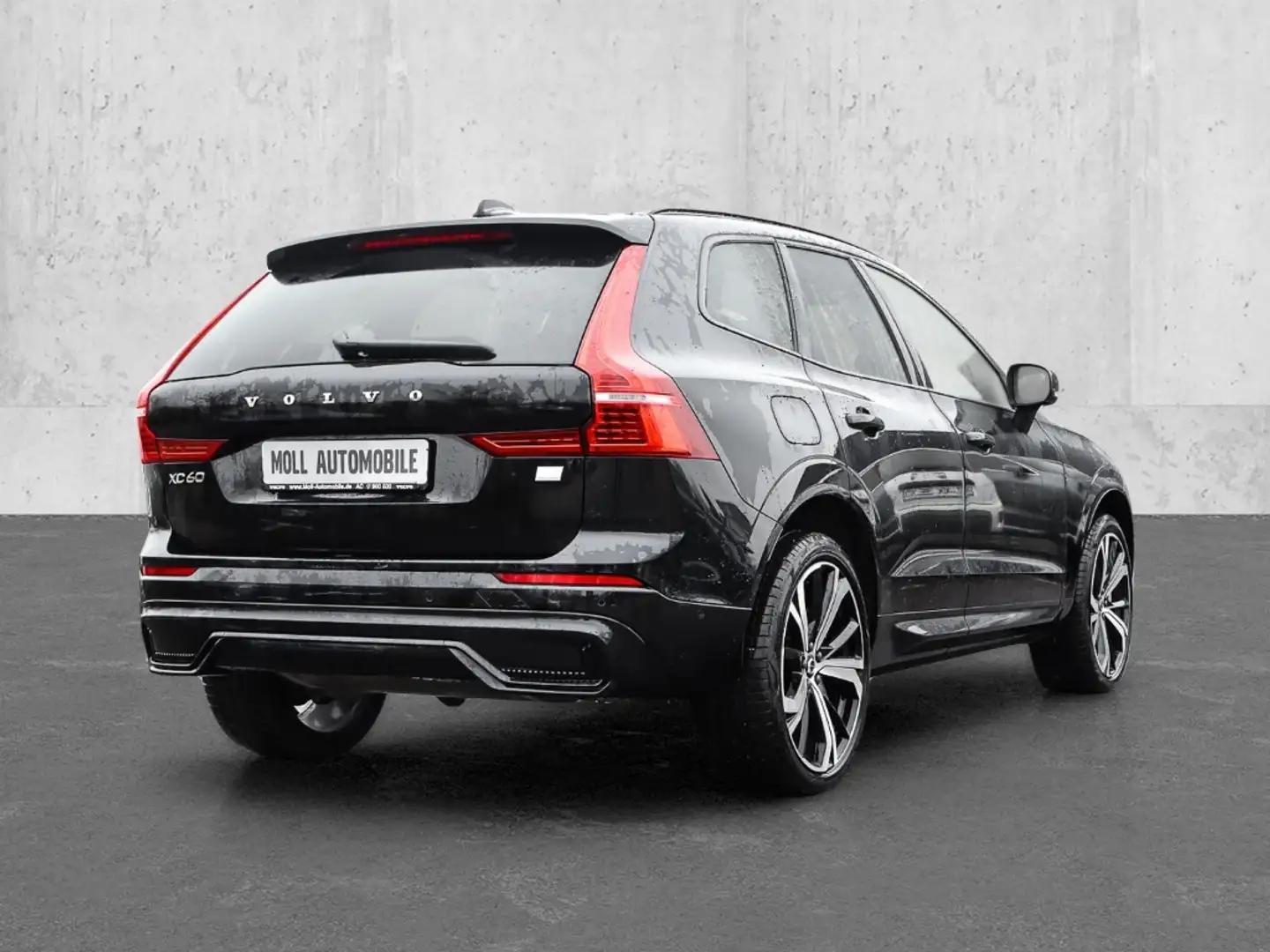 Volvo XC60 R Design Recharge Plug-In Hybrid AWD HUD StandHZG Schwarz - 2