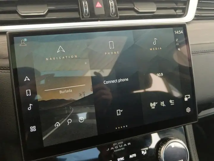 Jaguar F-Pace 2023, foto 16