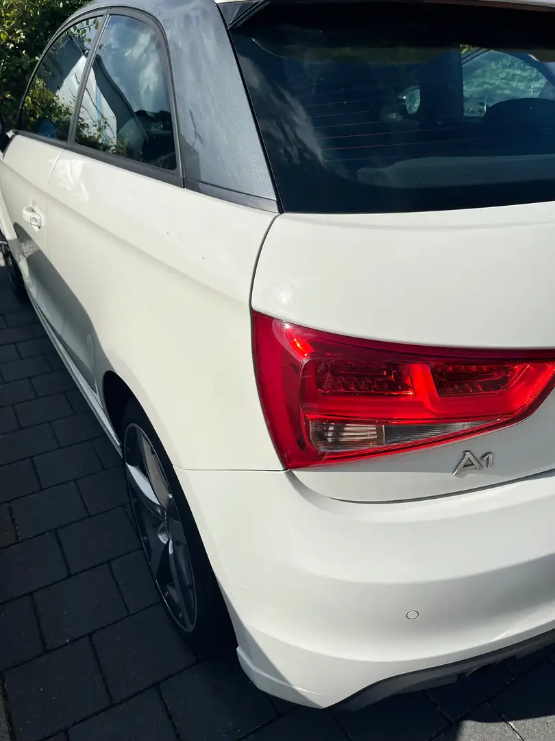 Audi A1 A1 1.6 TDI S line Sportpaket Weiß - 2