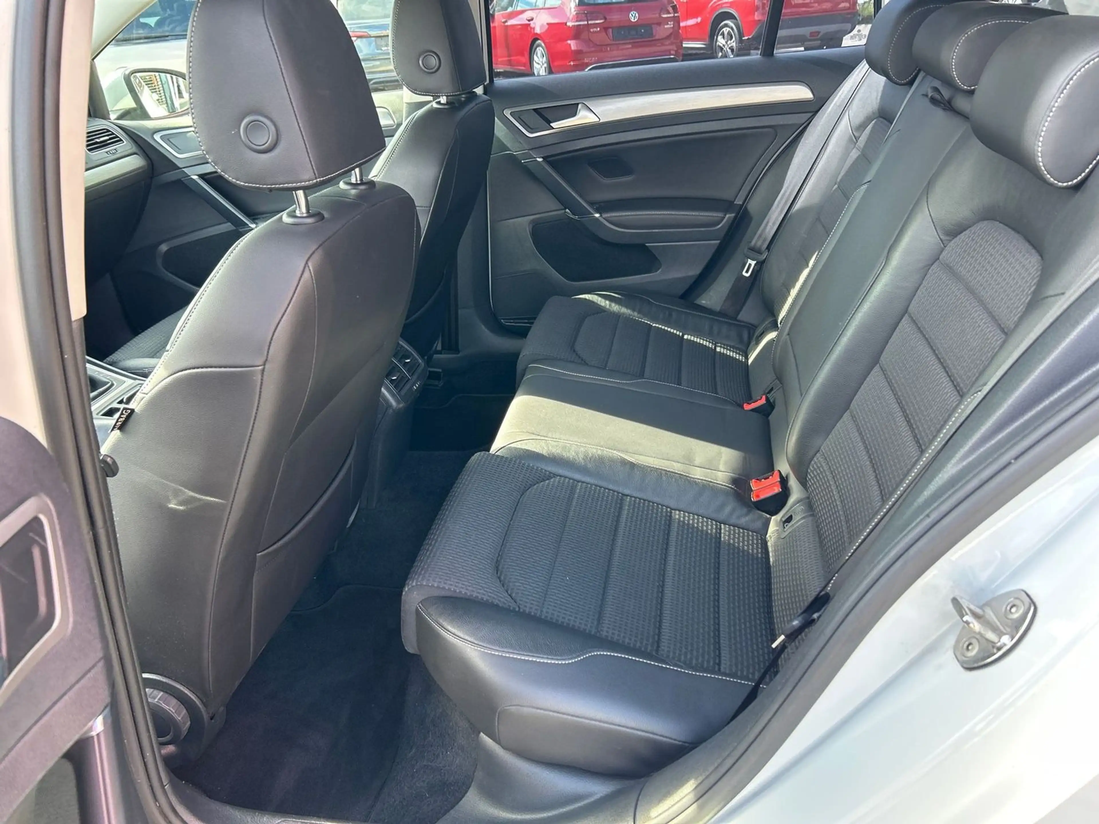 Volkswagen Golf Comfortline BMT / Xenon / Teilleder / 8xAlufelgen — photo 11