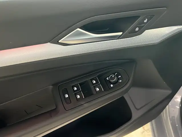 Volkswagen Golf view 4