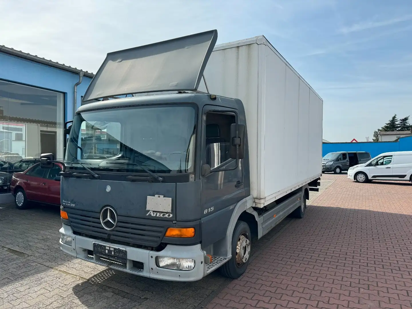 Mercedes-Benz Atego 815 Koffer mit Ladebordwand Grau - 1