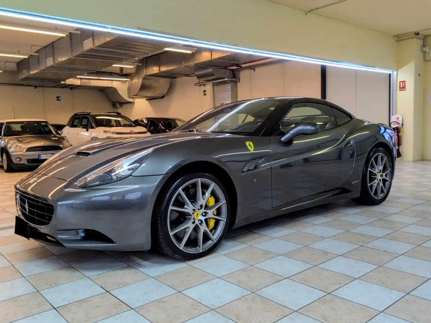 Ferrari California 4.3 dct V8 cabrio SERVICE BOOK Grau - 2