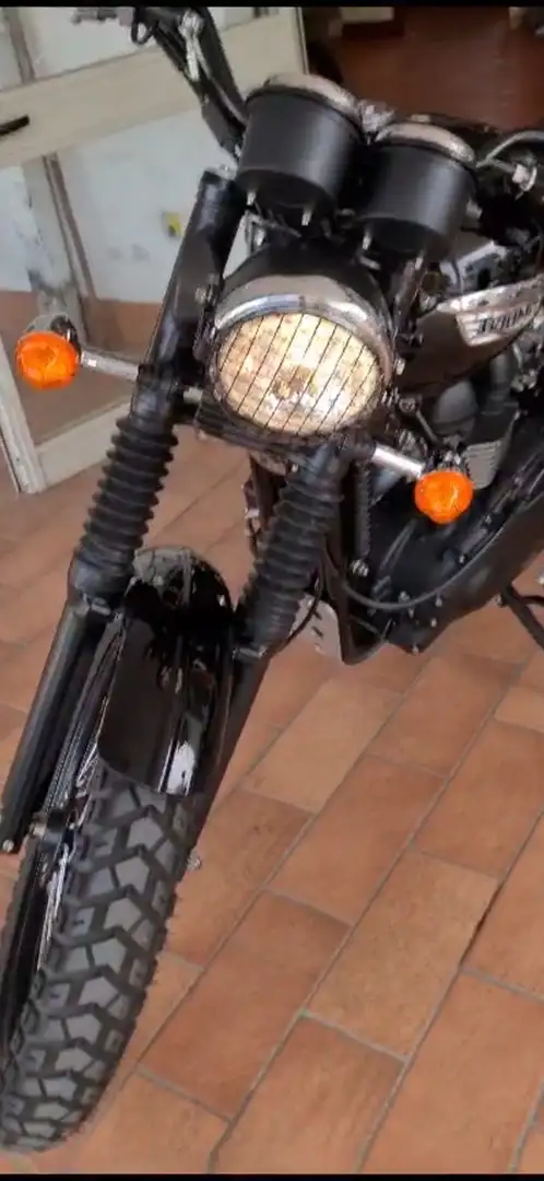 Triumph Scrambler cafe race - 2