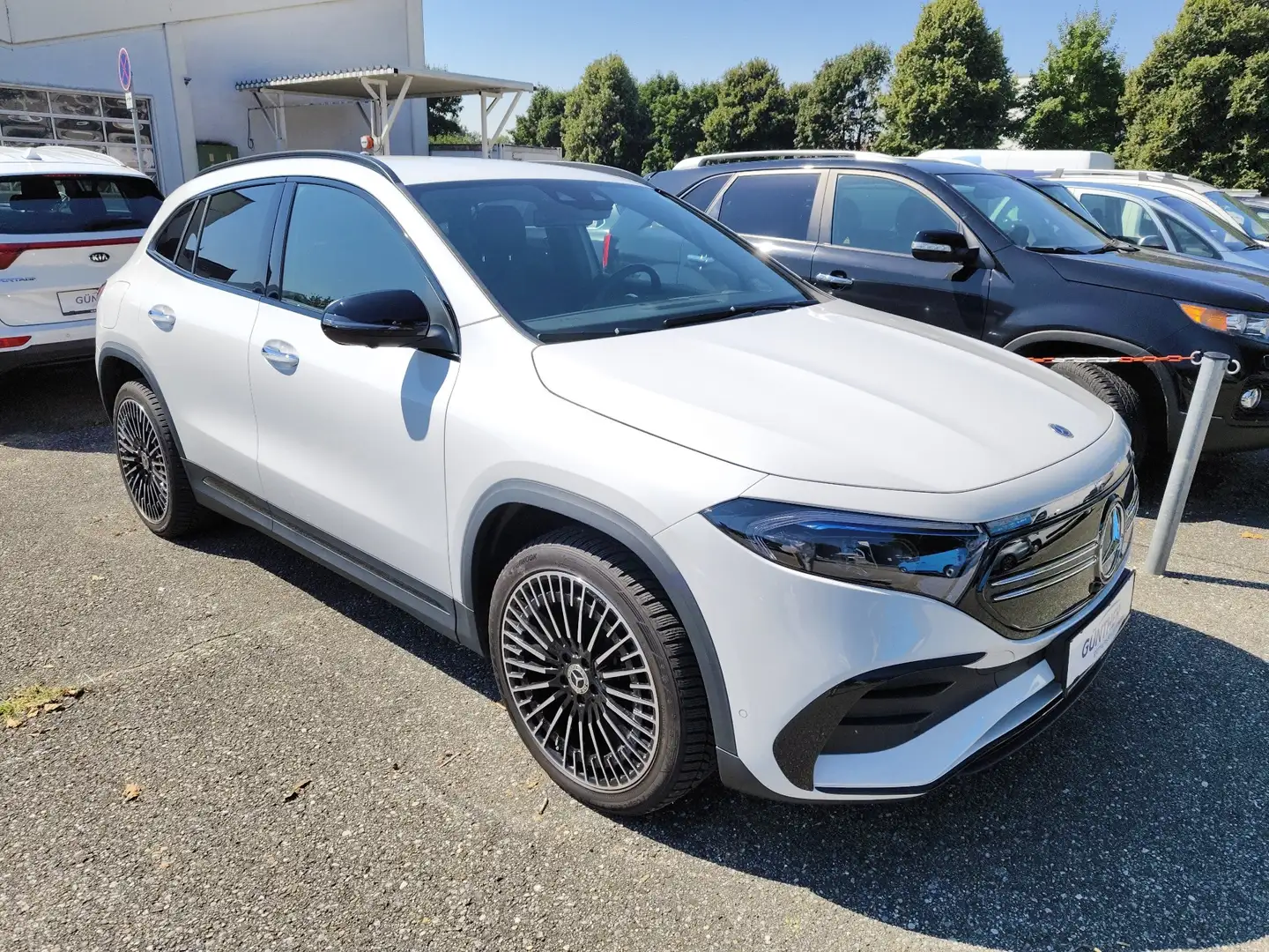 Mercedes-Benz EQA 300 4MATIC 66,5kWh Aut. AMG Line, Innen/Außen Weiß - 2