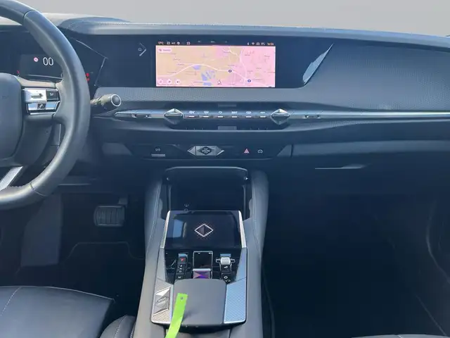 DS Automobiles DS 4 view 13