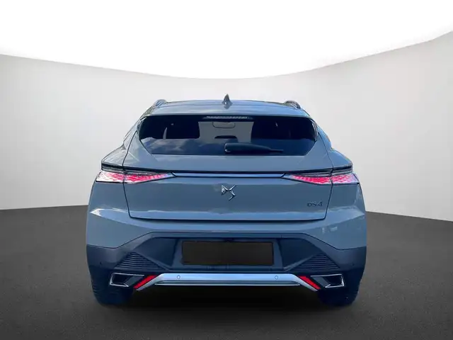 DS Automobiles DS 4 view 4