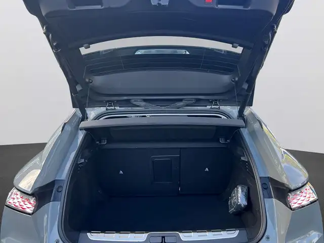 DS Automobiles DS 4 view 8