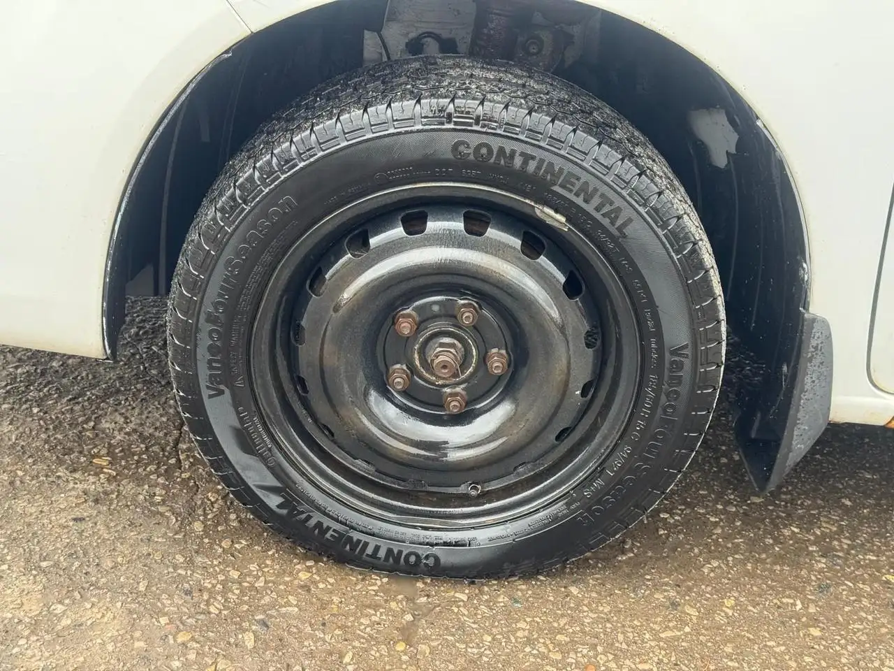 Nissan NV200 снимка Nissan NV200