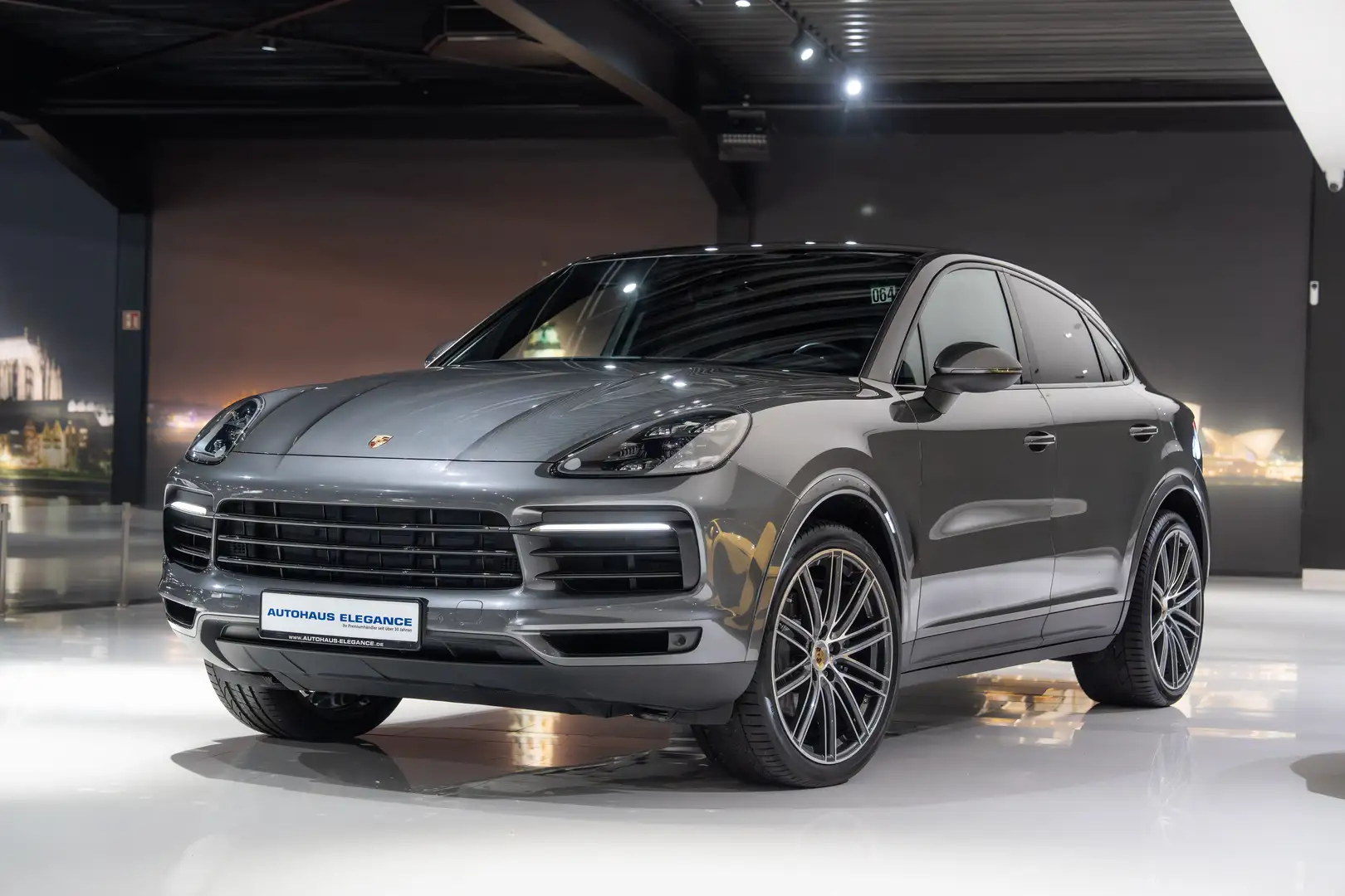 Porsche Cayenne Basis*SPORT-CHRONO*BOSE*PLDS+*PANO Grau - 1