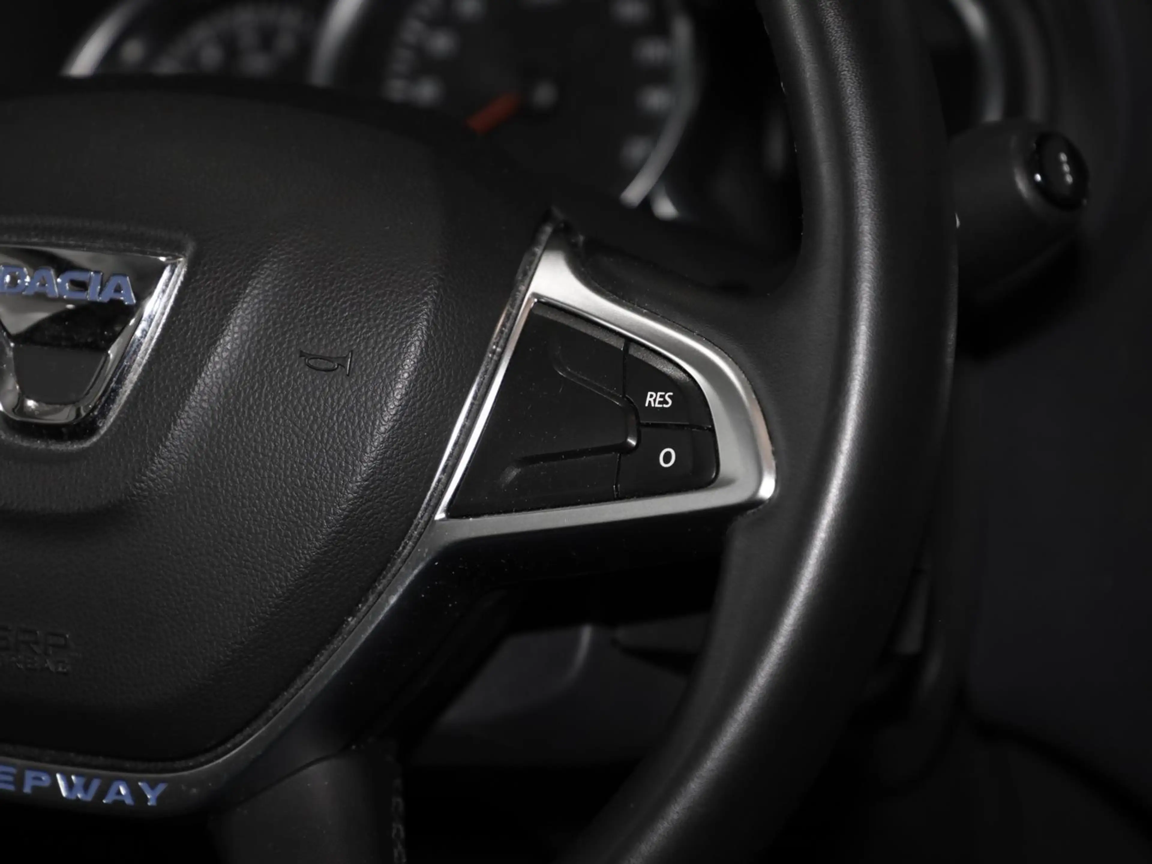 Dacia Lodgy Stepway TCe 130 7-Sitzer NAVI SHZ RFK PDC — photo 8