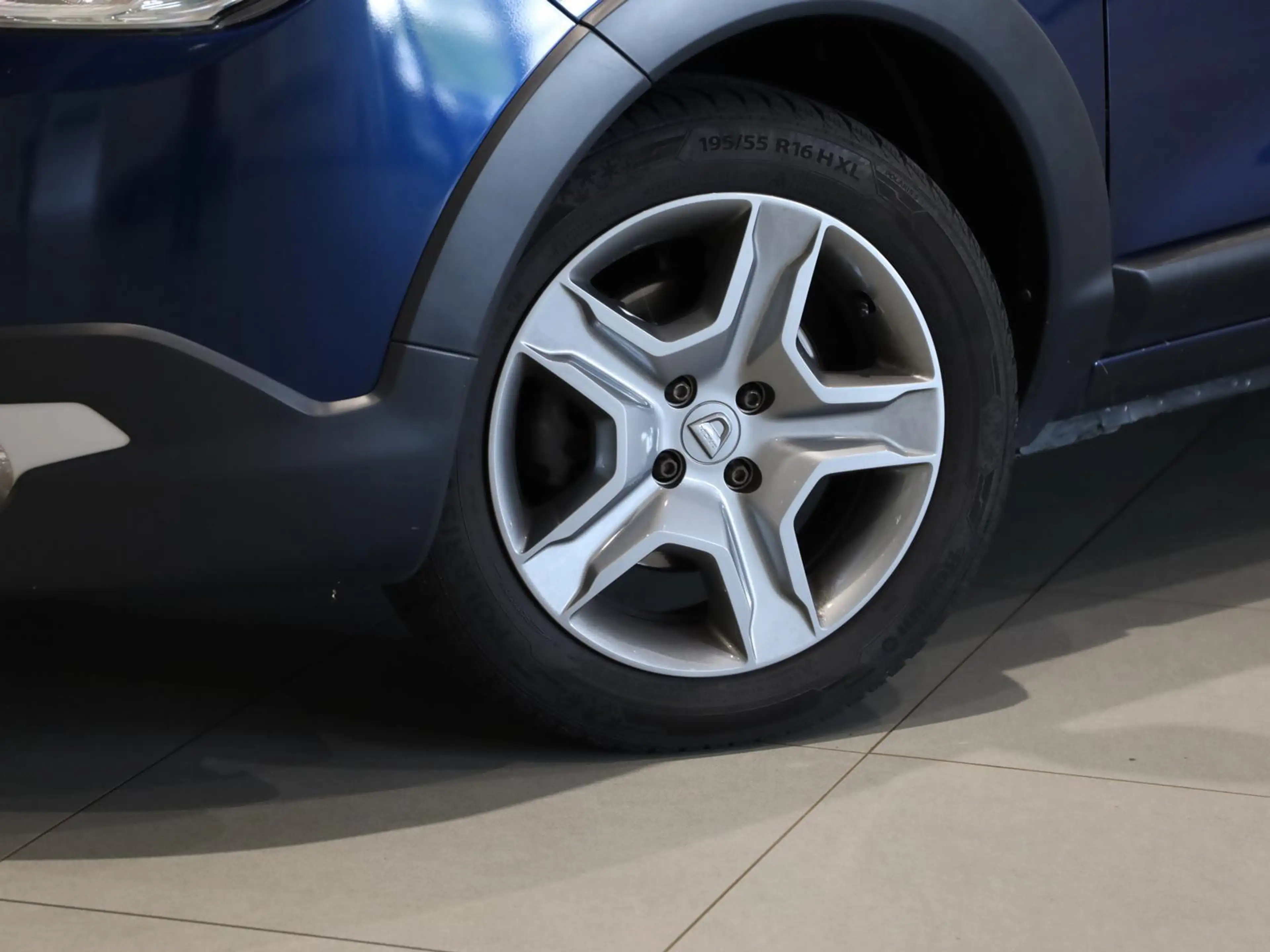 Dacia Lodgy Stepway TCe 130 7-Sitzer NAVI SHZ RFK PDC — photo 9