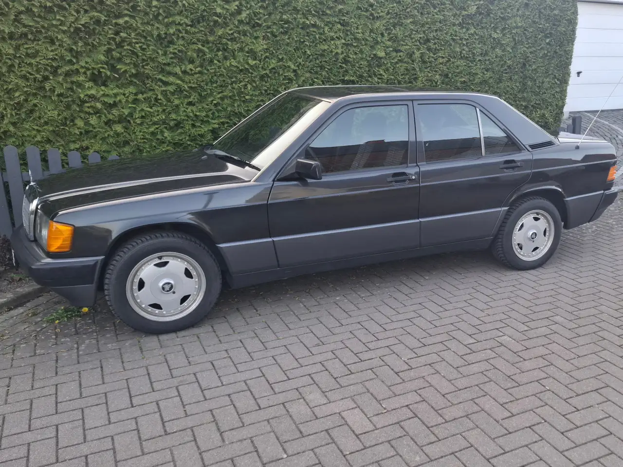 Mercedes-Benz 190