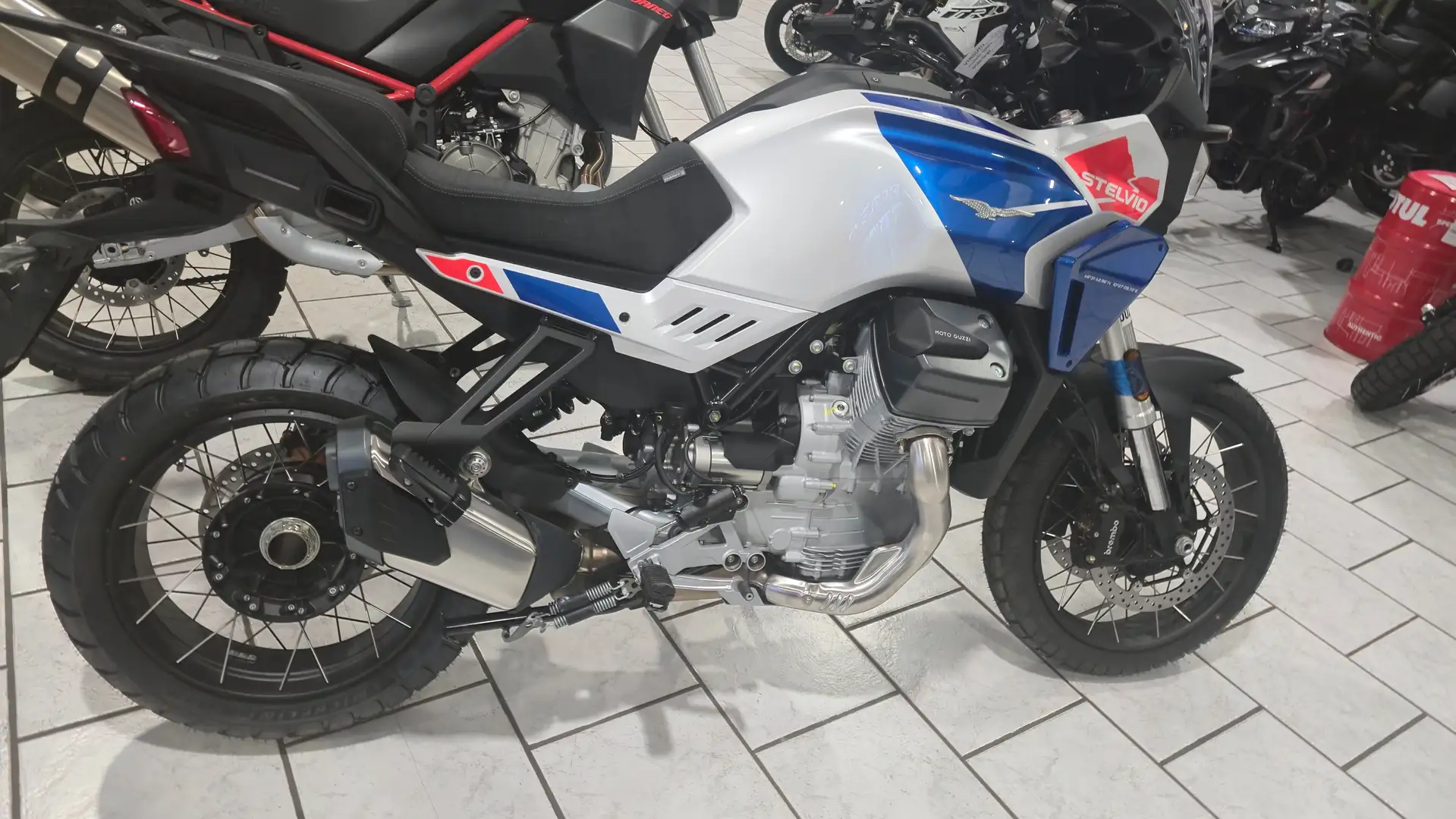 Moto Guzzi Stelvio TRIBUTE 1000 Modrá - 2