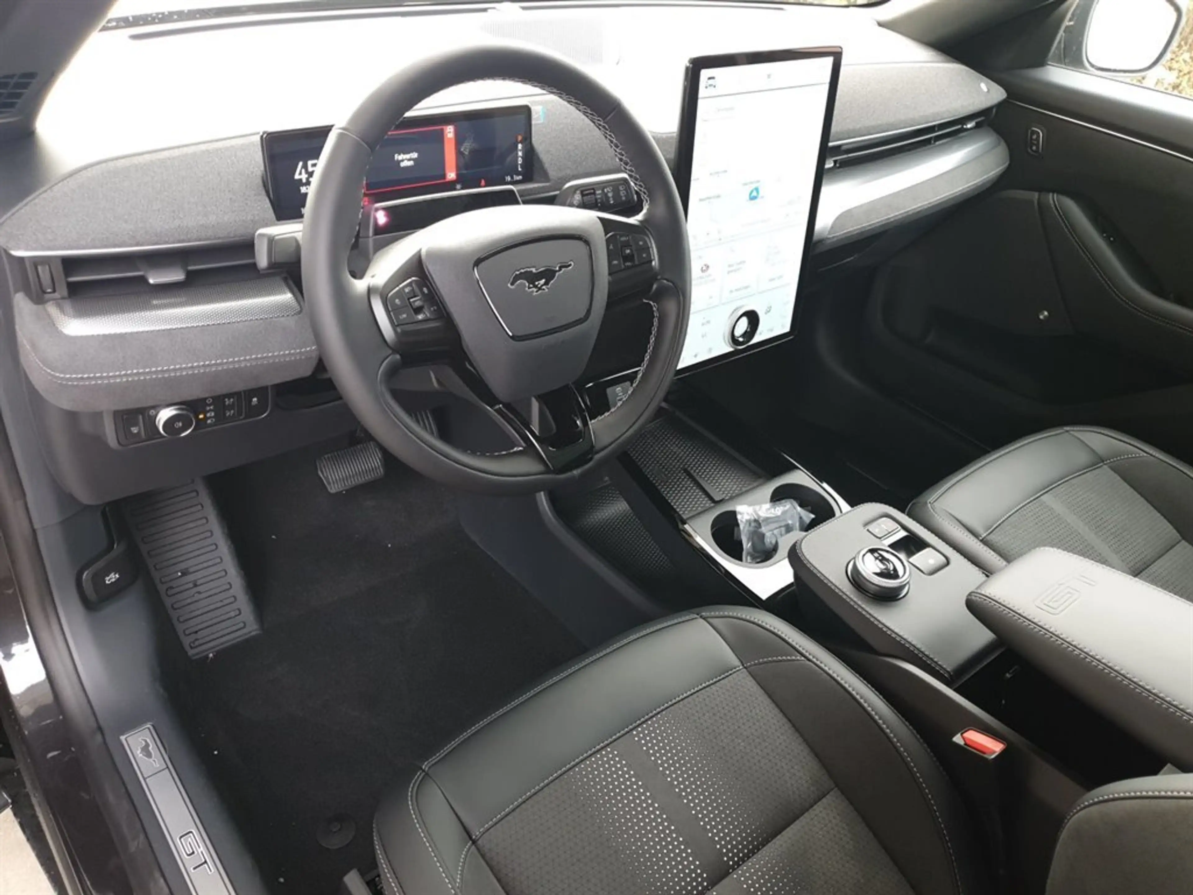 Ford Mustang Mach-E 88kWh GT Elektro Extended Range — photo 14