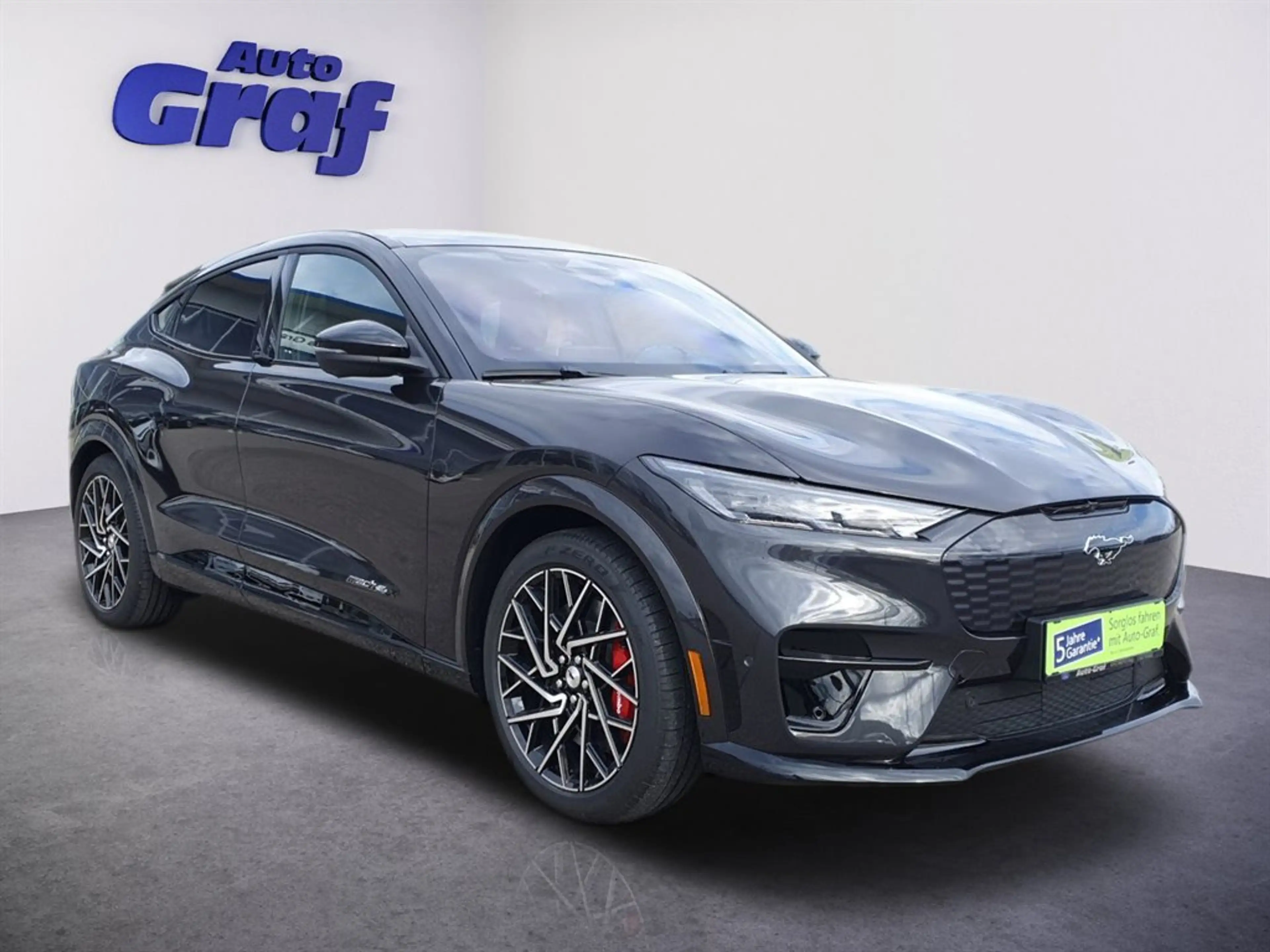 Ford Mustang Mach-E 88kWh GT Elektro Extended Range — photo 2