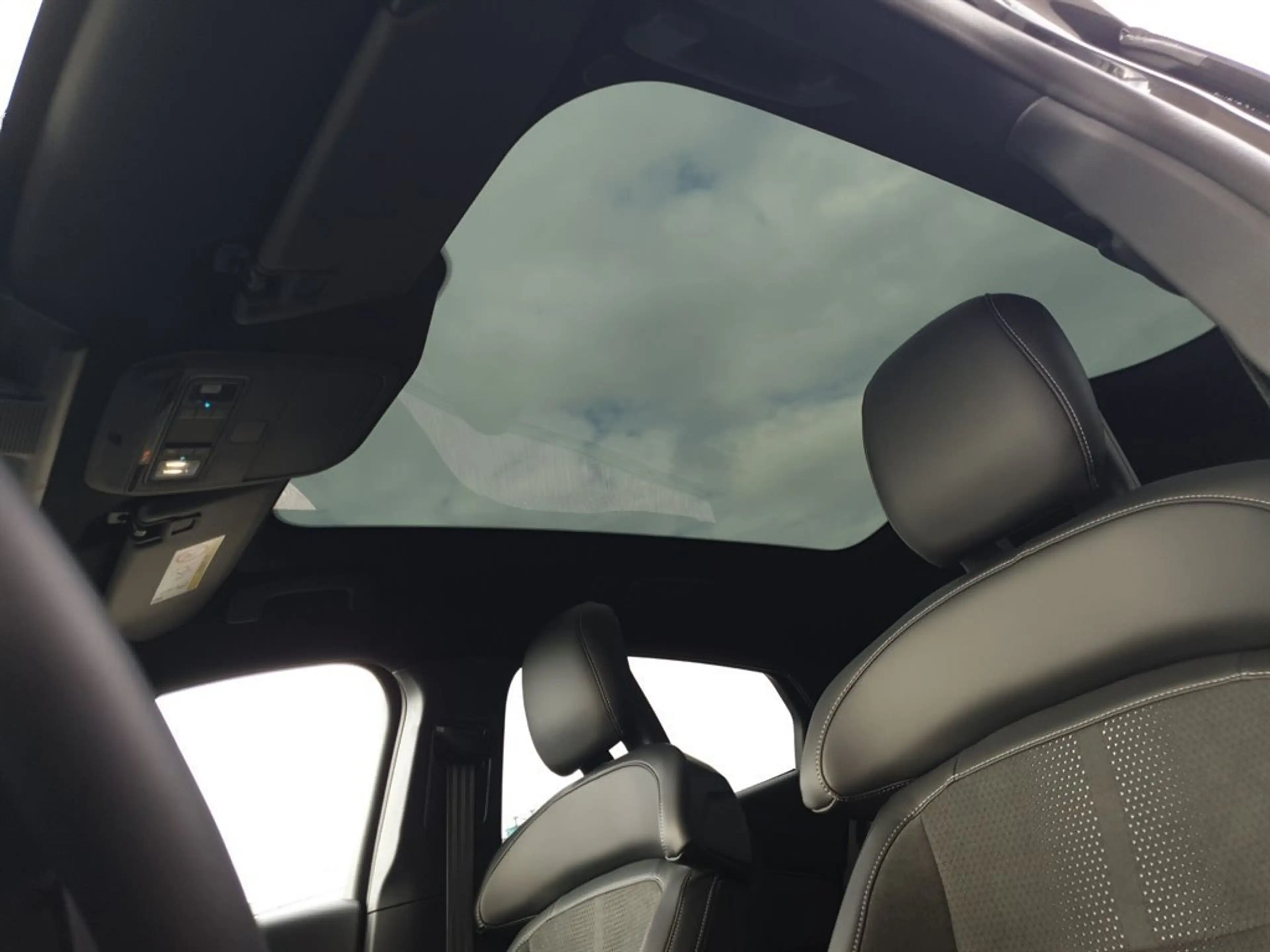 Ford Mustang Mach-E 88kWh GT Elektro Extended Range — photo 15