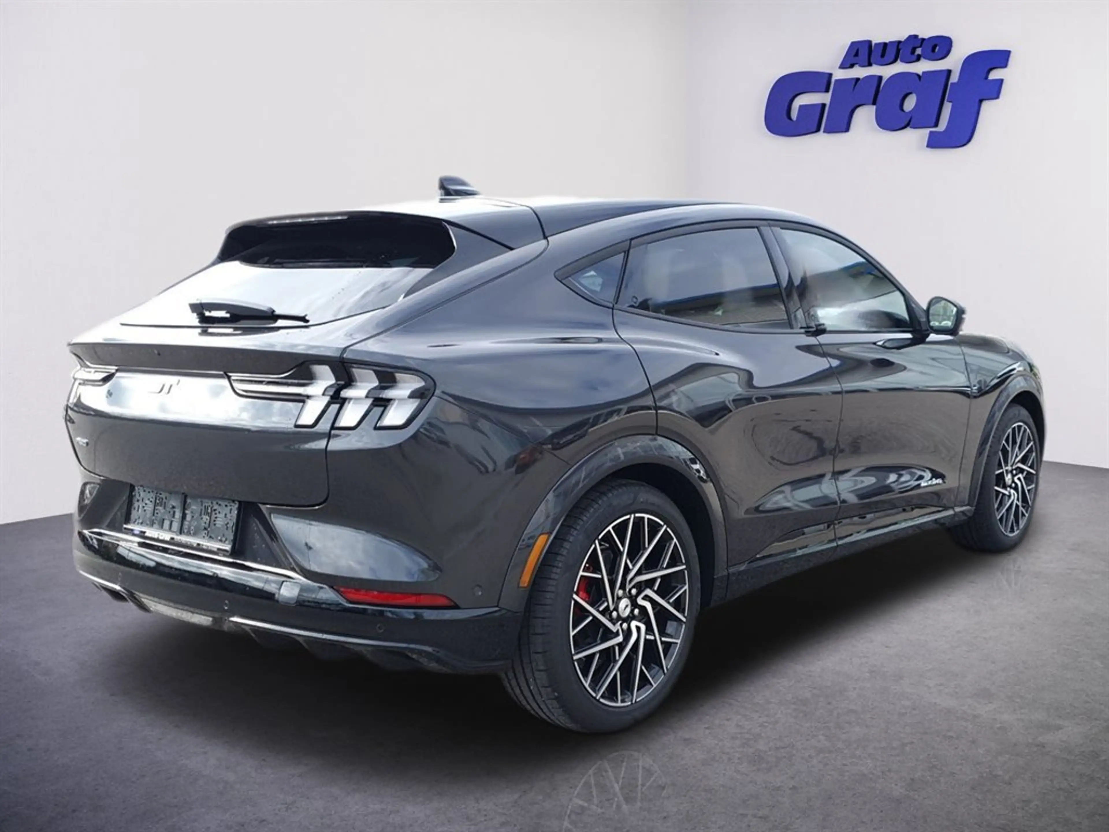 Ford Mustang Mach-E 88kWh GT Elektro Extended Range — photo 3