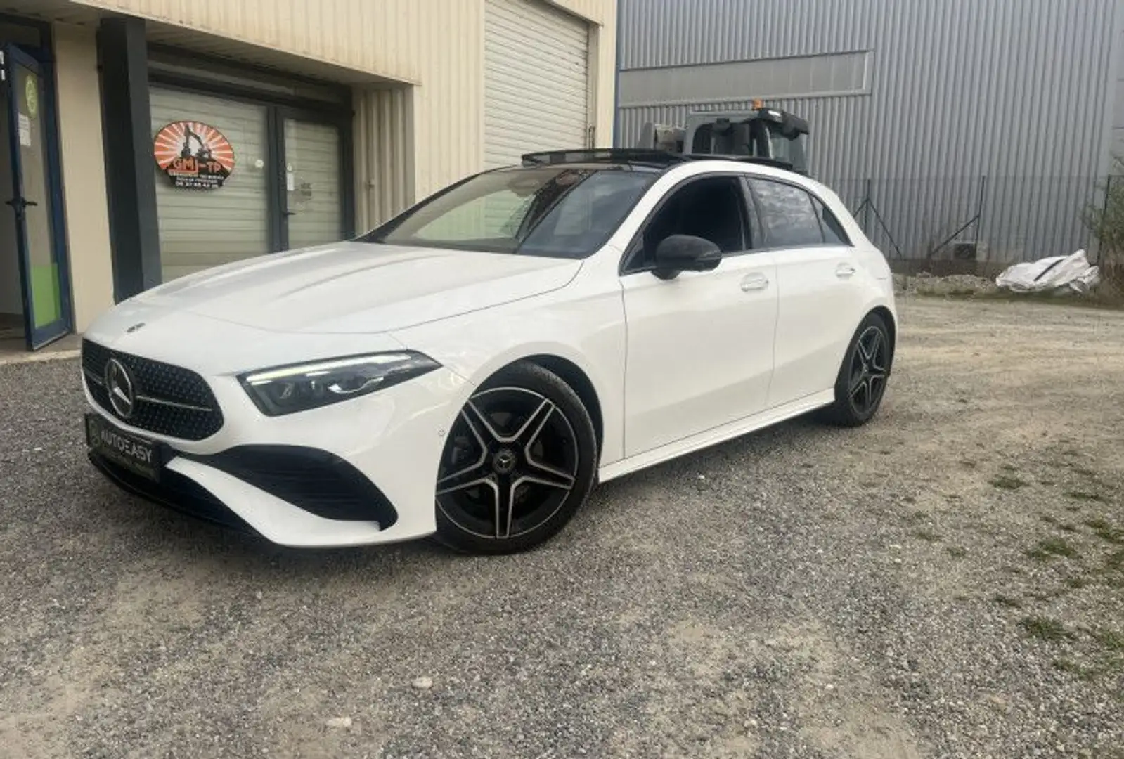 Mercedes-Benz A 180 180d 116ch AMG Line 8G-DCT Blanc - 1