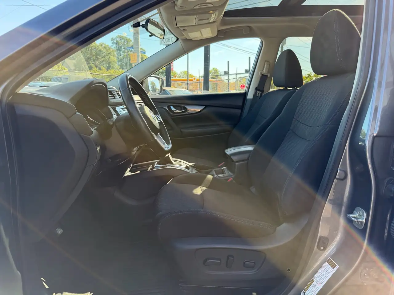 Nissan Rogue снимка Nissan Rogue