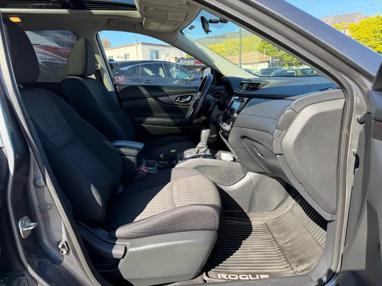 Nissan Rogue снимка Nissan Rogue