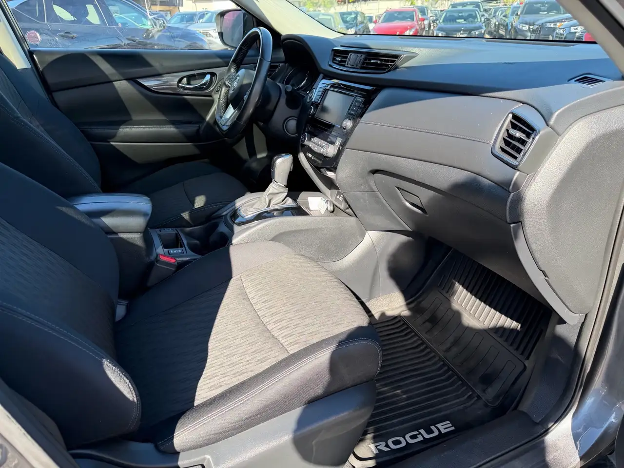 Nissan Rogue снимка Nissan Rogue