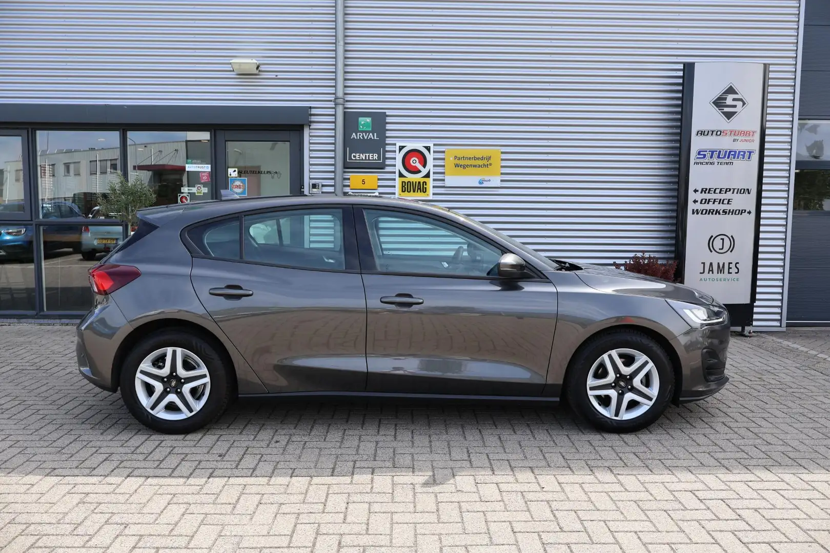 Ford Focus 1.0 EcoBoost 100PK 1e Eigenaar | NL-Auto | Volledi Grijs - 2