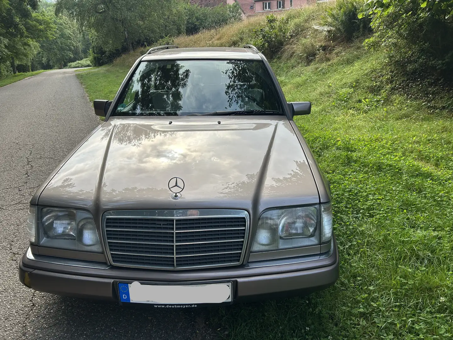Mercedes-Benz E 220 E 220 T Hnědá - 1