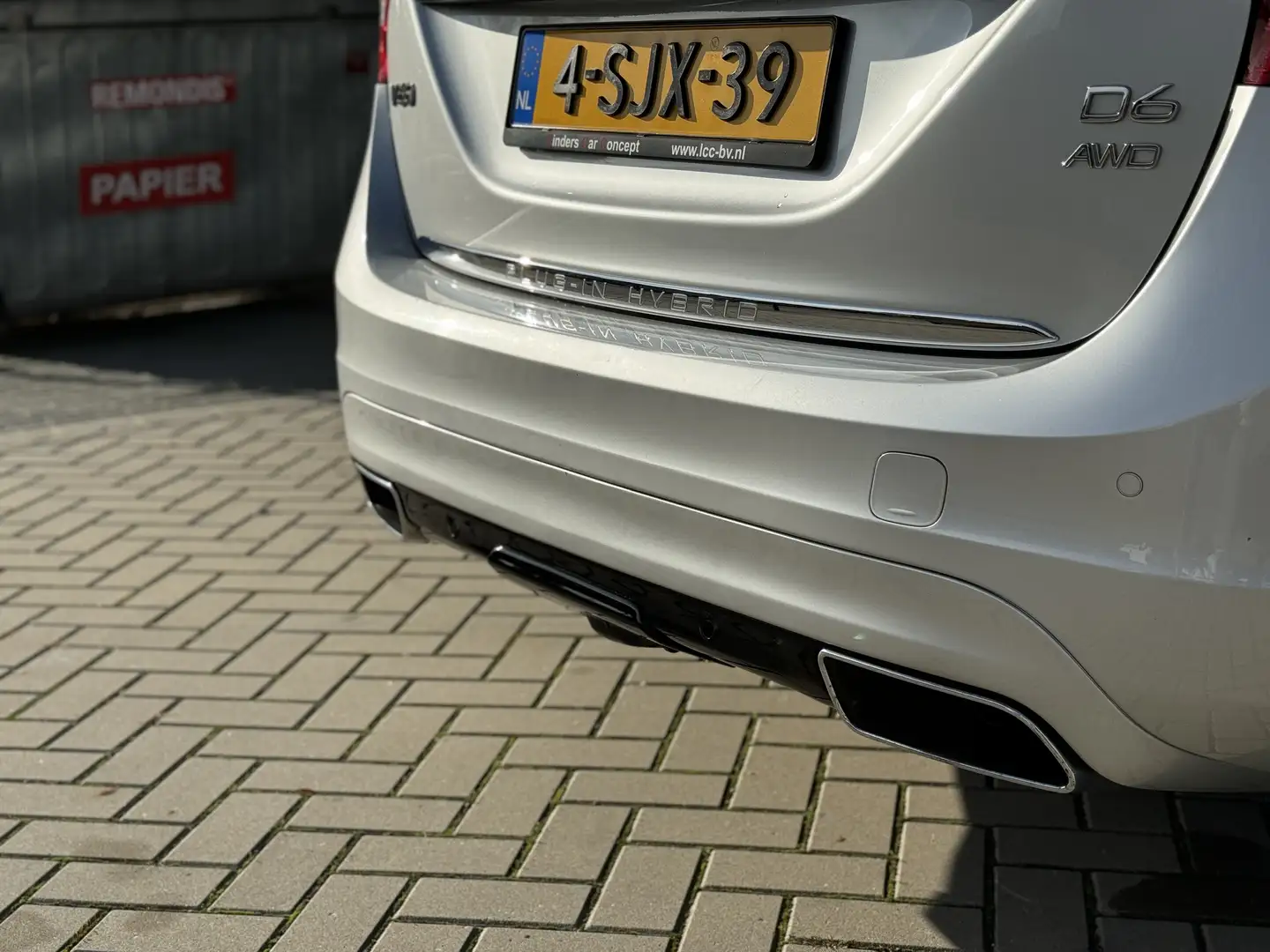 Volvo V60 2.4 D6 AWD Pl.i Sum. Grijs - 2