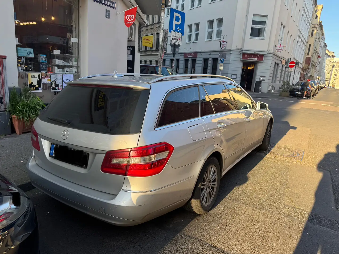 Mercedes-Benz E 220 Mercedes-Benz E 220 CDI T BlueEFFICIENCY ELEGANCE Silber - 2