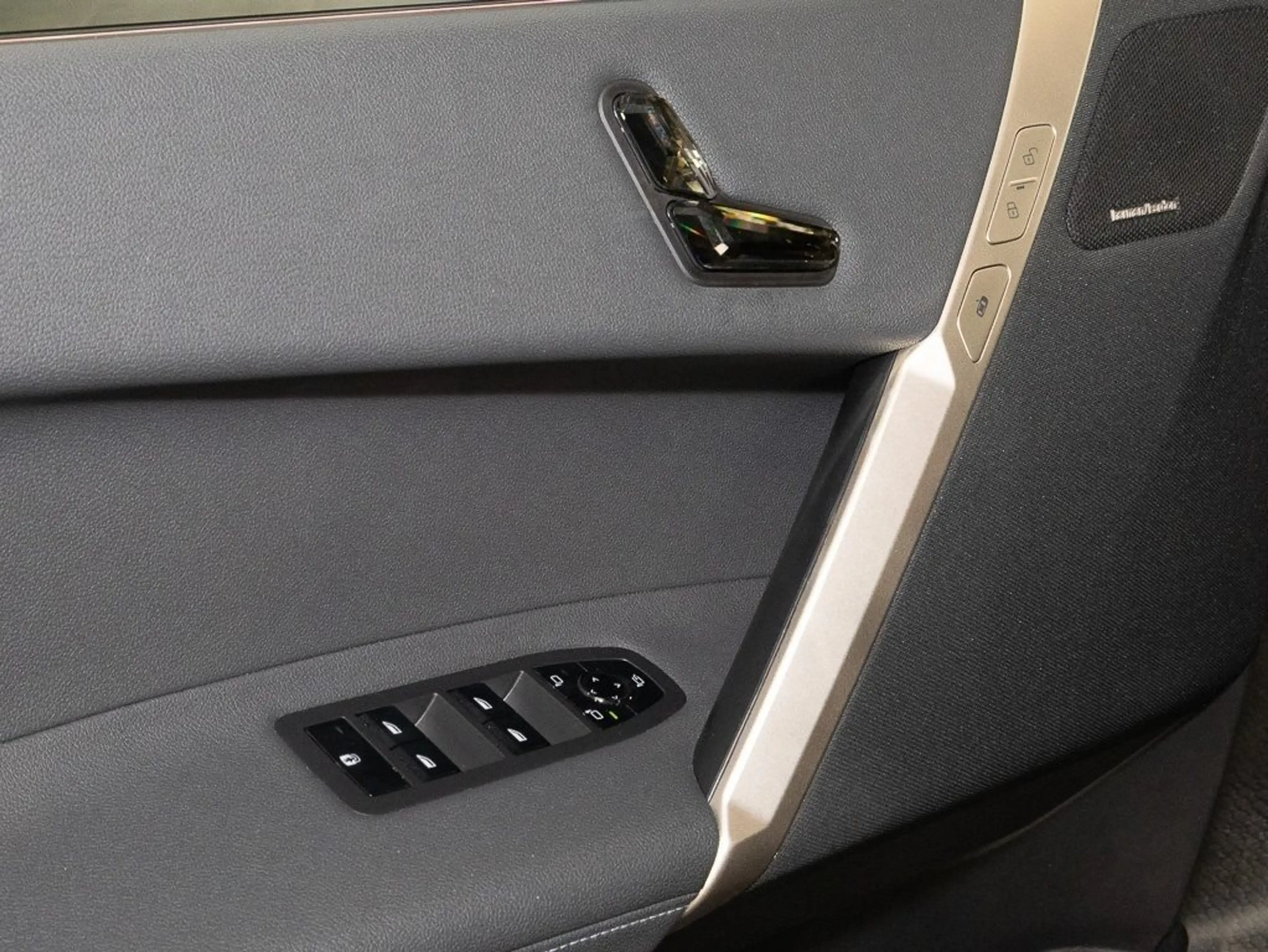 BMW iX xDrive50 M Sport HUD ACC RFK NAVI Standh. LM — photo 6