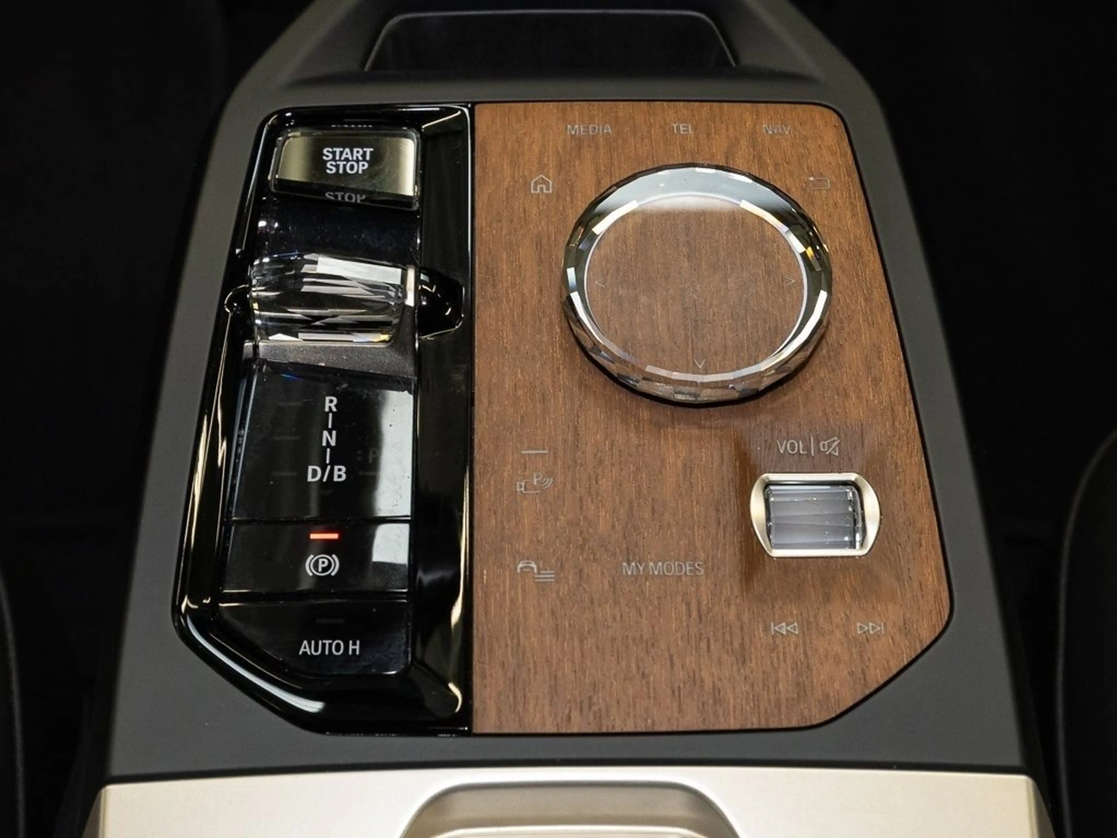 BMW iX xDrive50 M Sport HUD ACC RFK NAVI Standh. LM — photo 11