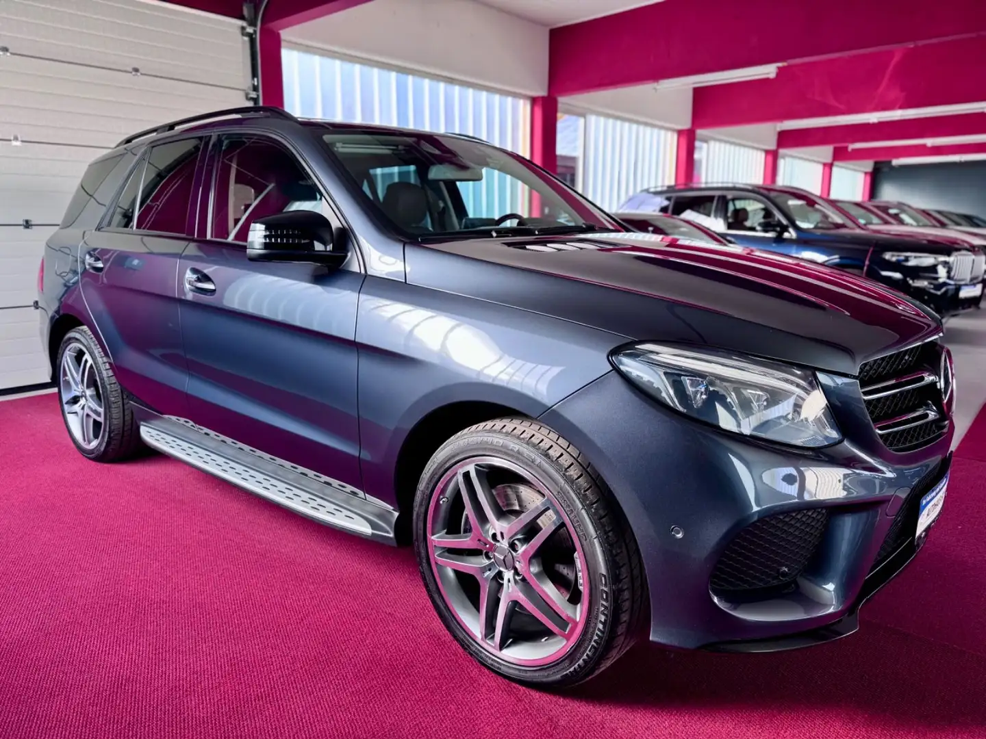 Mercedes-Benz GLE 500 AMG Offroad Paket Pano Distronic AHK 21" Šedá - 2